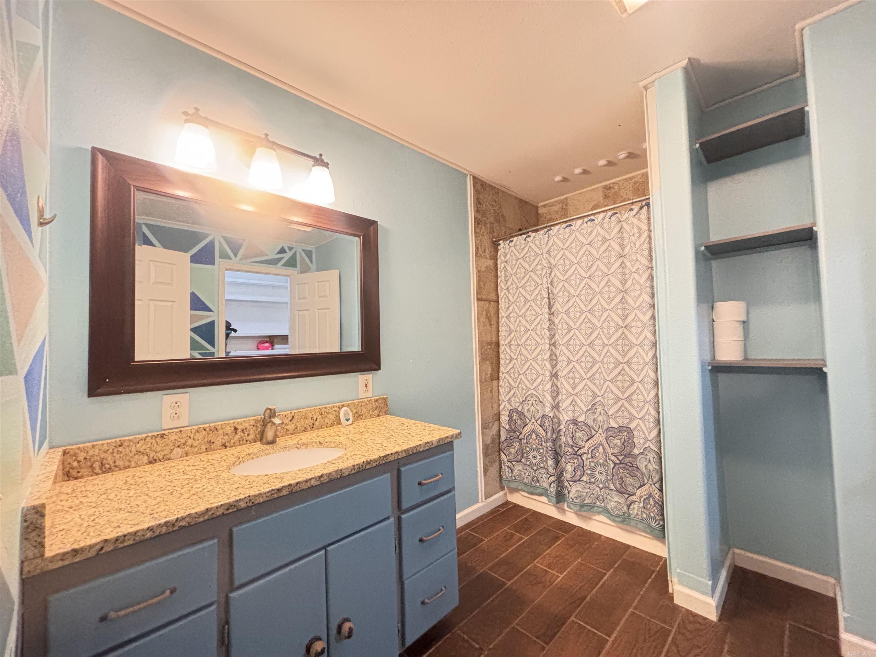 ROLLING HILLS - Residential