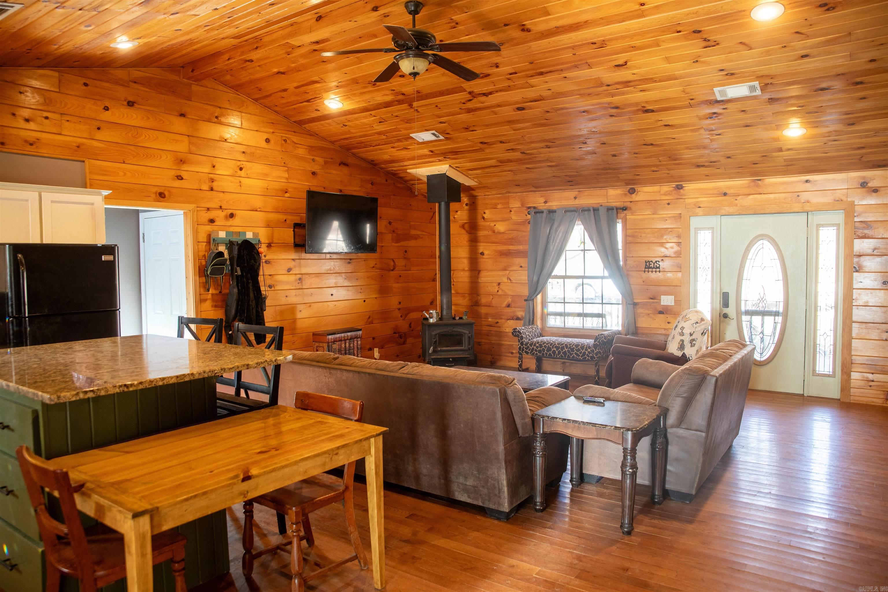 ROLLING HILLS - Residential