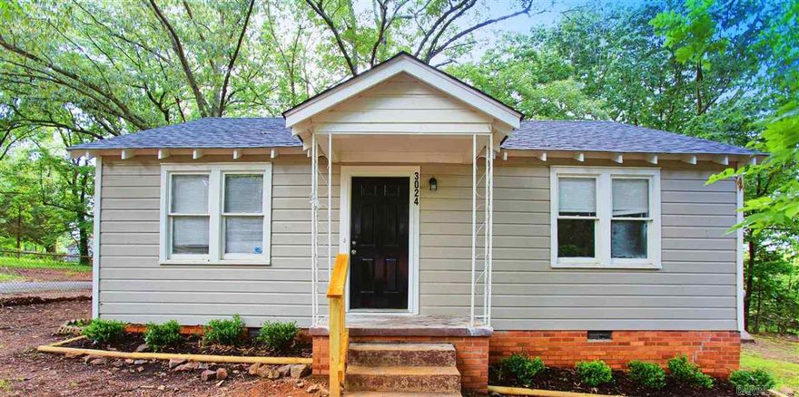 Cute little 2bd/1ba in Little Rock that is waiting for you to call home. Conveniently close to Parkview High School. Great location that’s close to shopping, dining, and much more! The lease for this property is for 2 years with a 3% increase after the first year. Income has to be 3x the amount of rent. This property does not accept section 8.