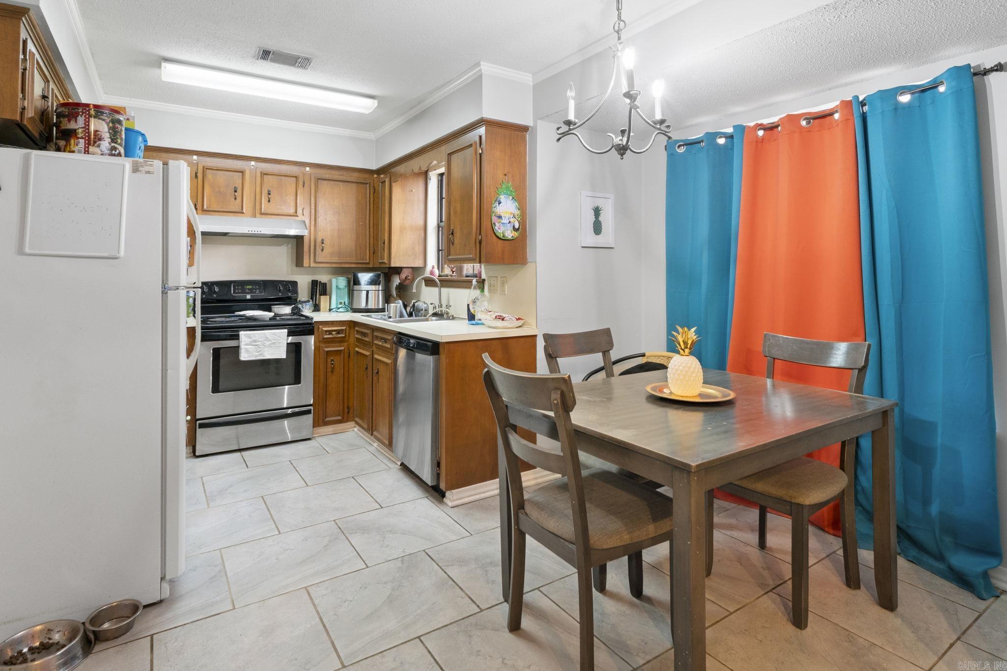 CRYSTAL VALLEY MANOR - Residential