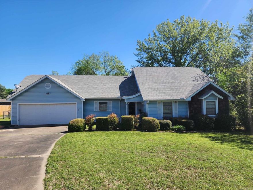 Come check out this charming home on a cul-de-sac that is perfect for investors or someone who is willing to give it a little TLC.This house features three bedroom, two bathrooms and a sun room. Enjoy this fully fenced back yard which features lush landscaping, a deck and shed. You will enjoy entertaining with a full view of the Stonewall community pool.