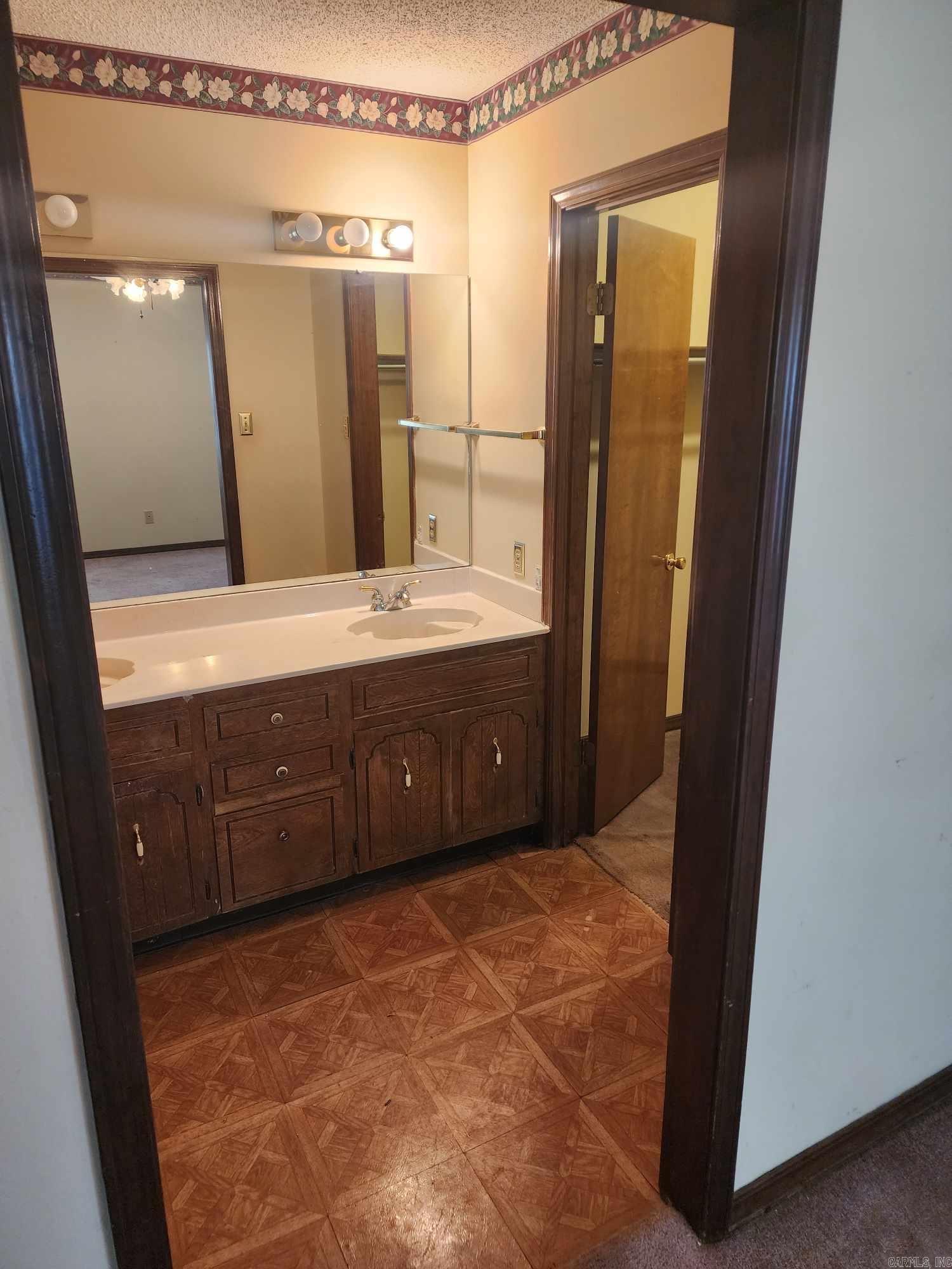 STONEWALL - Residential