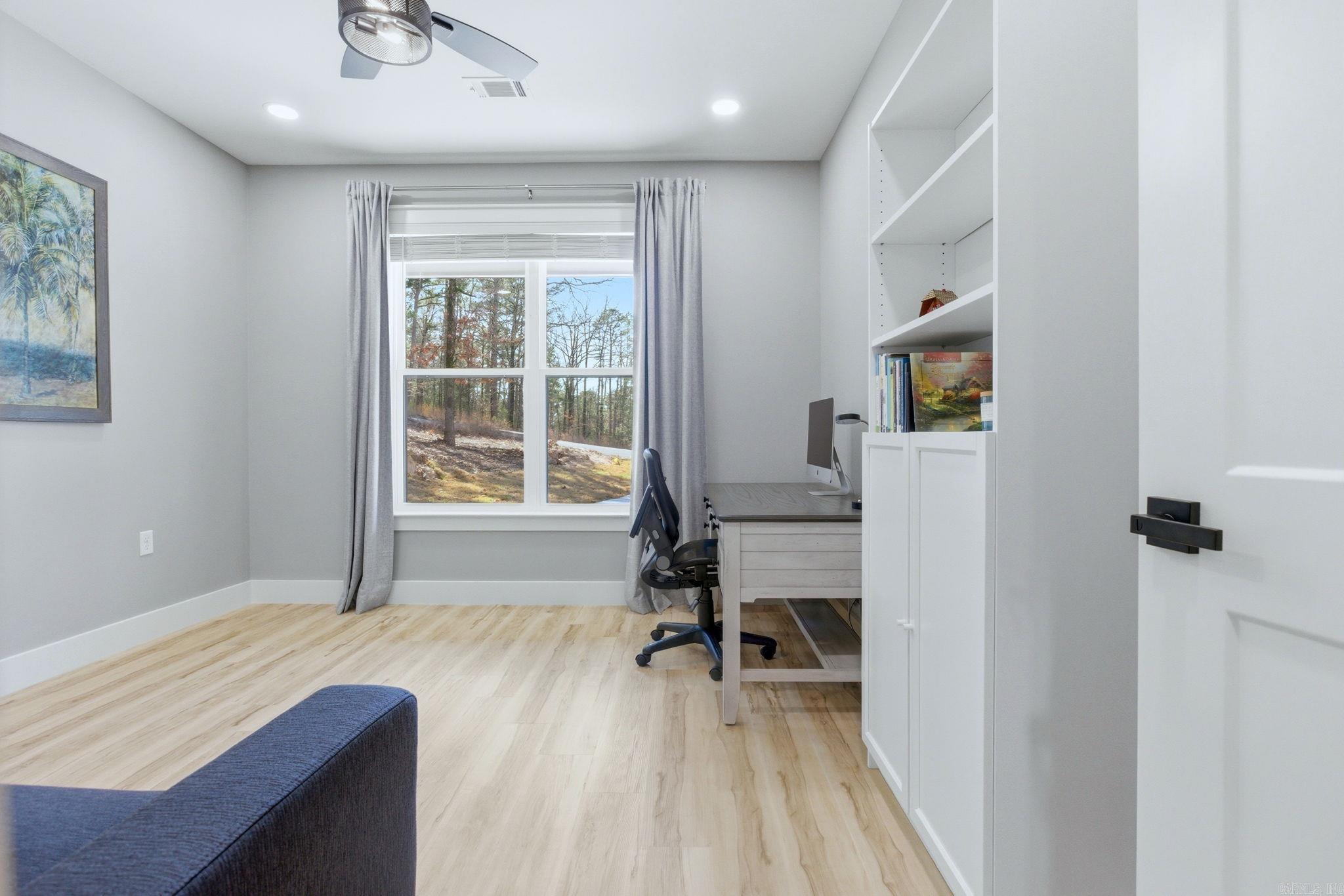 MAJESTIC POINTE - Residential