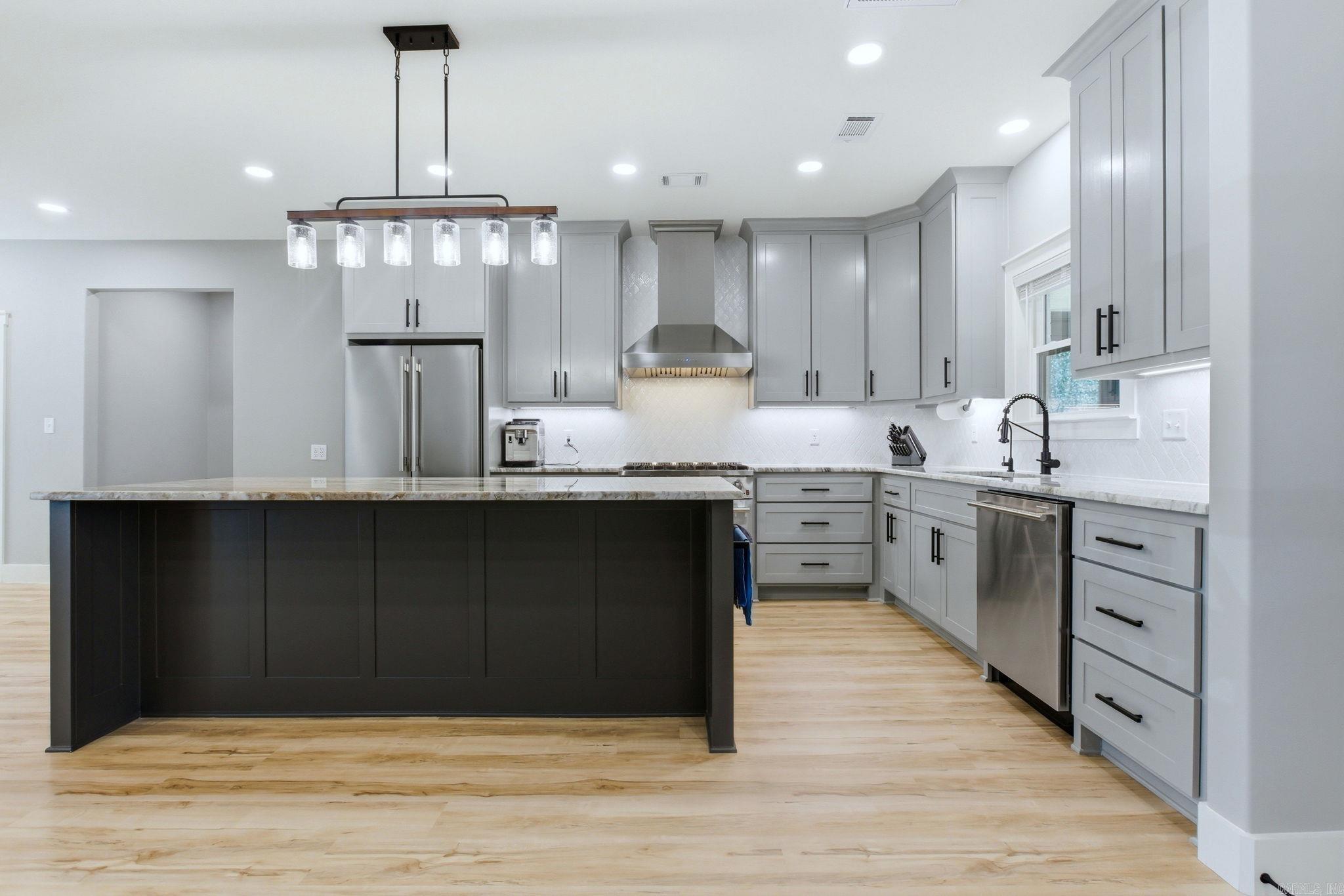 MAJESTIC POINTE - Residential