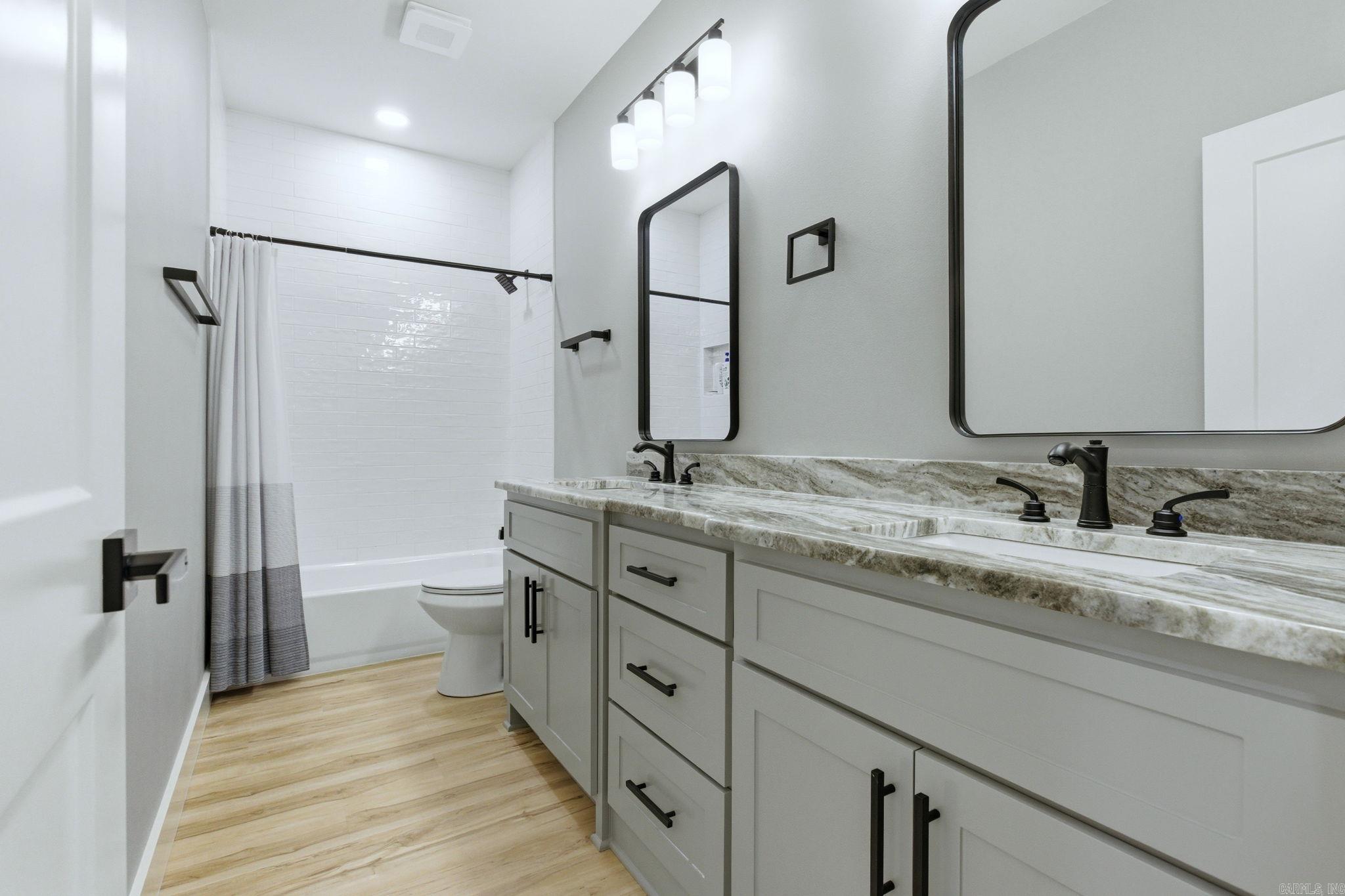 MAJESTIC POINTE - Residential