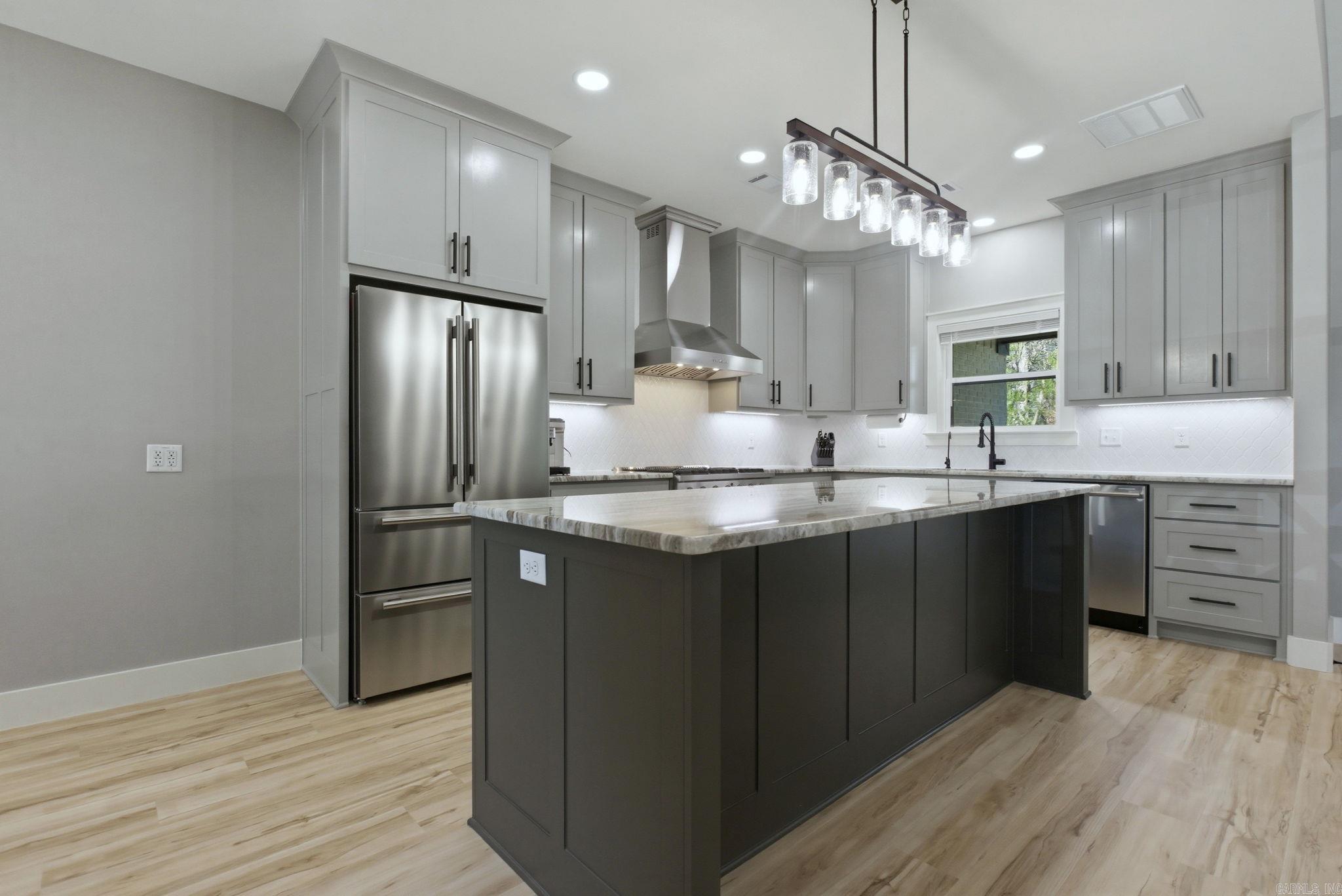 MAJESTIC POINTE - Residential