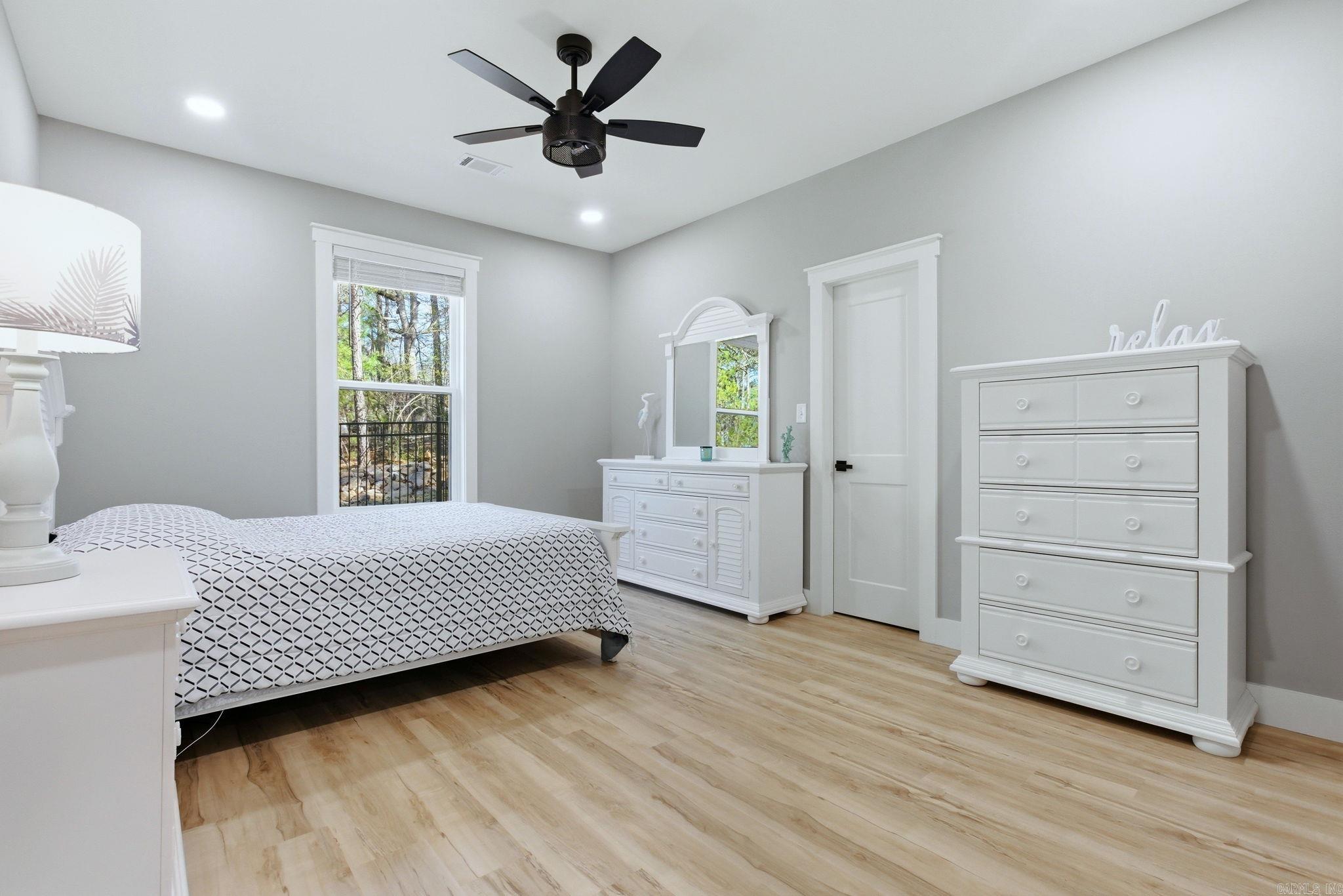 MAJESTIC POINTE - Residential