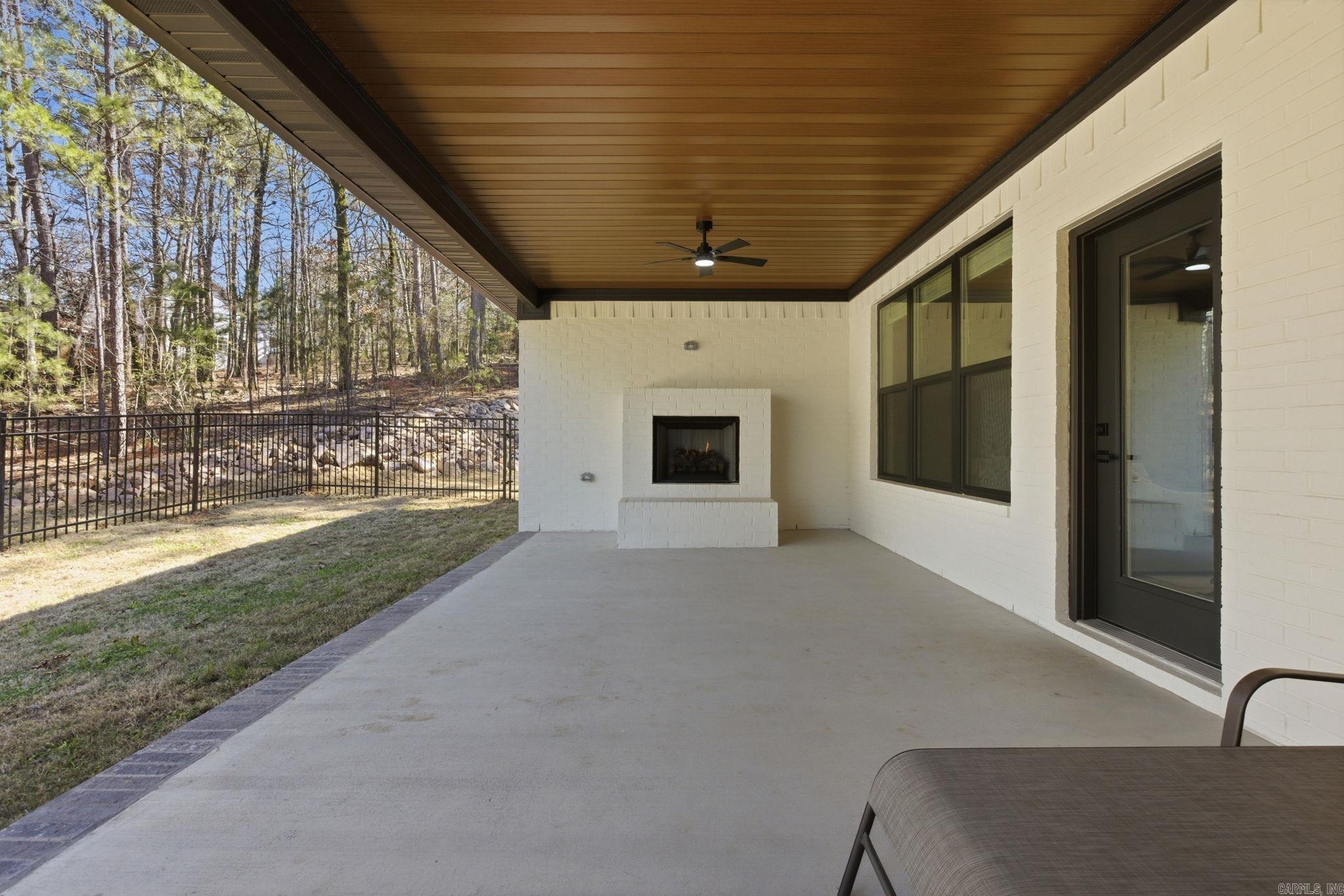 MAJESTIC POINTE - Residential