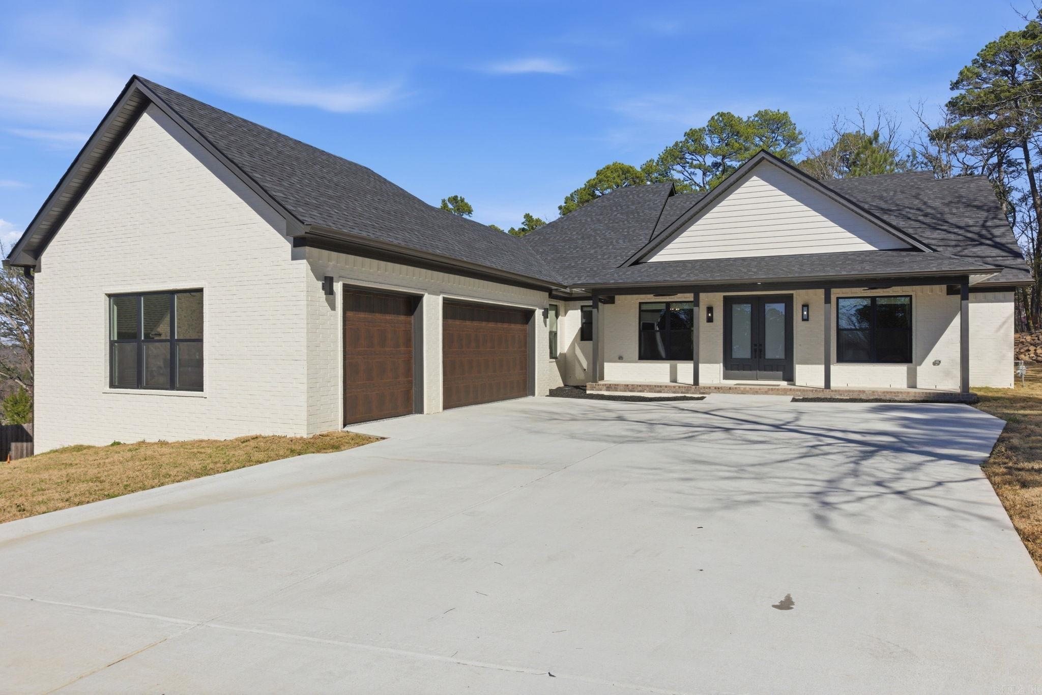 MAJESTIC POINTE - Residential