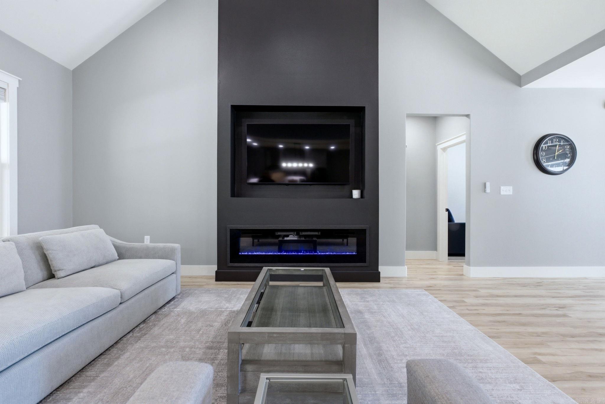 MAJESTIC POINTE - Residential