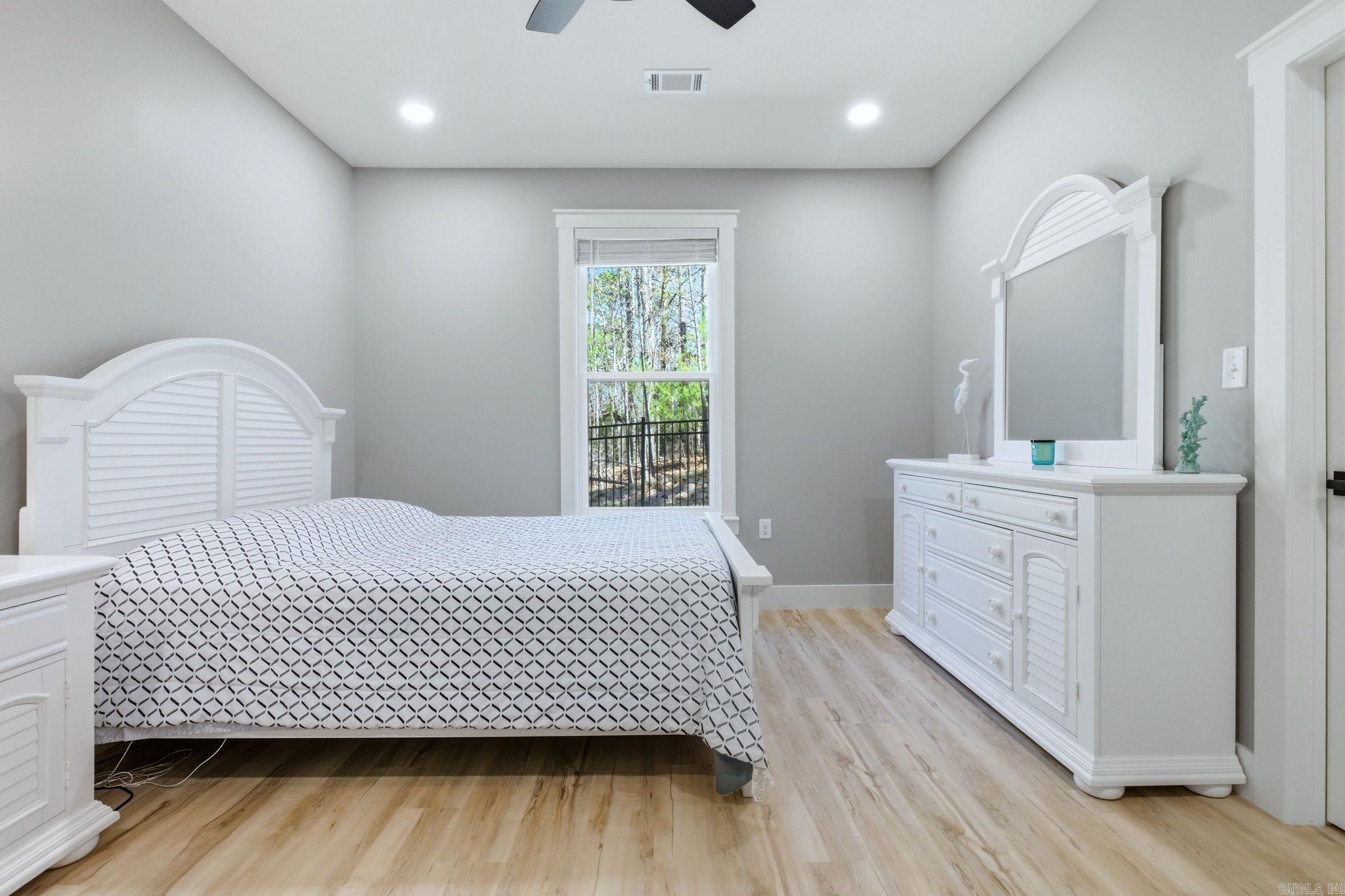 MAJESTIC POINTE - Residential