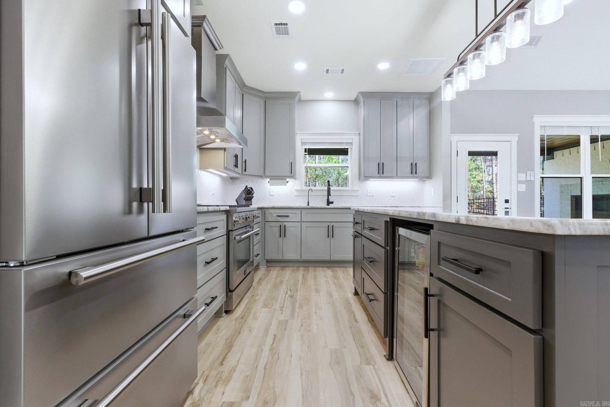 MAJESTIC POINTE - Residential