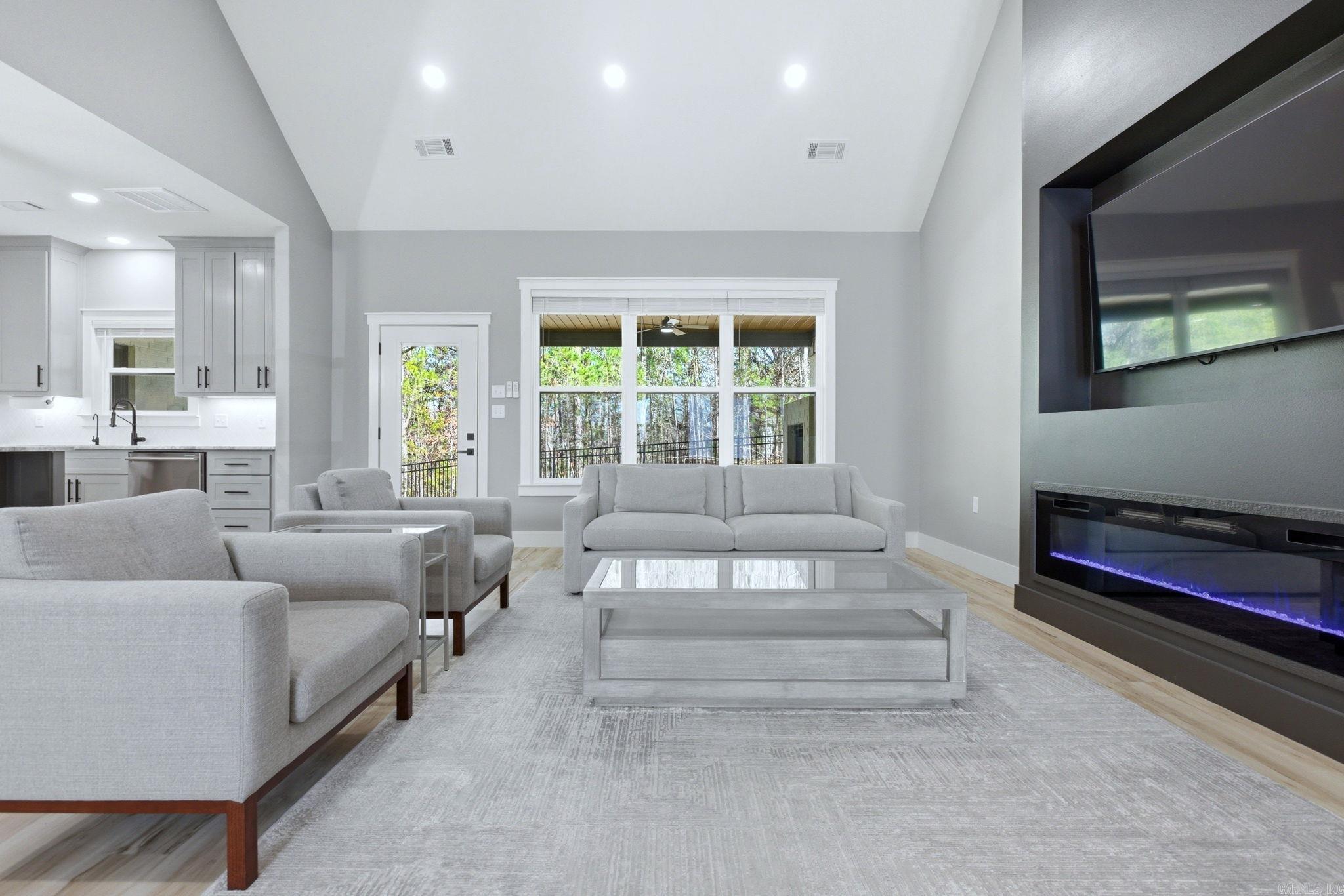 MAJESTIC POINTE - Residential