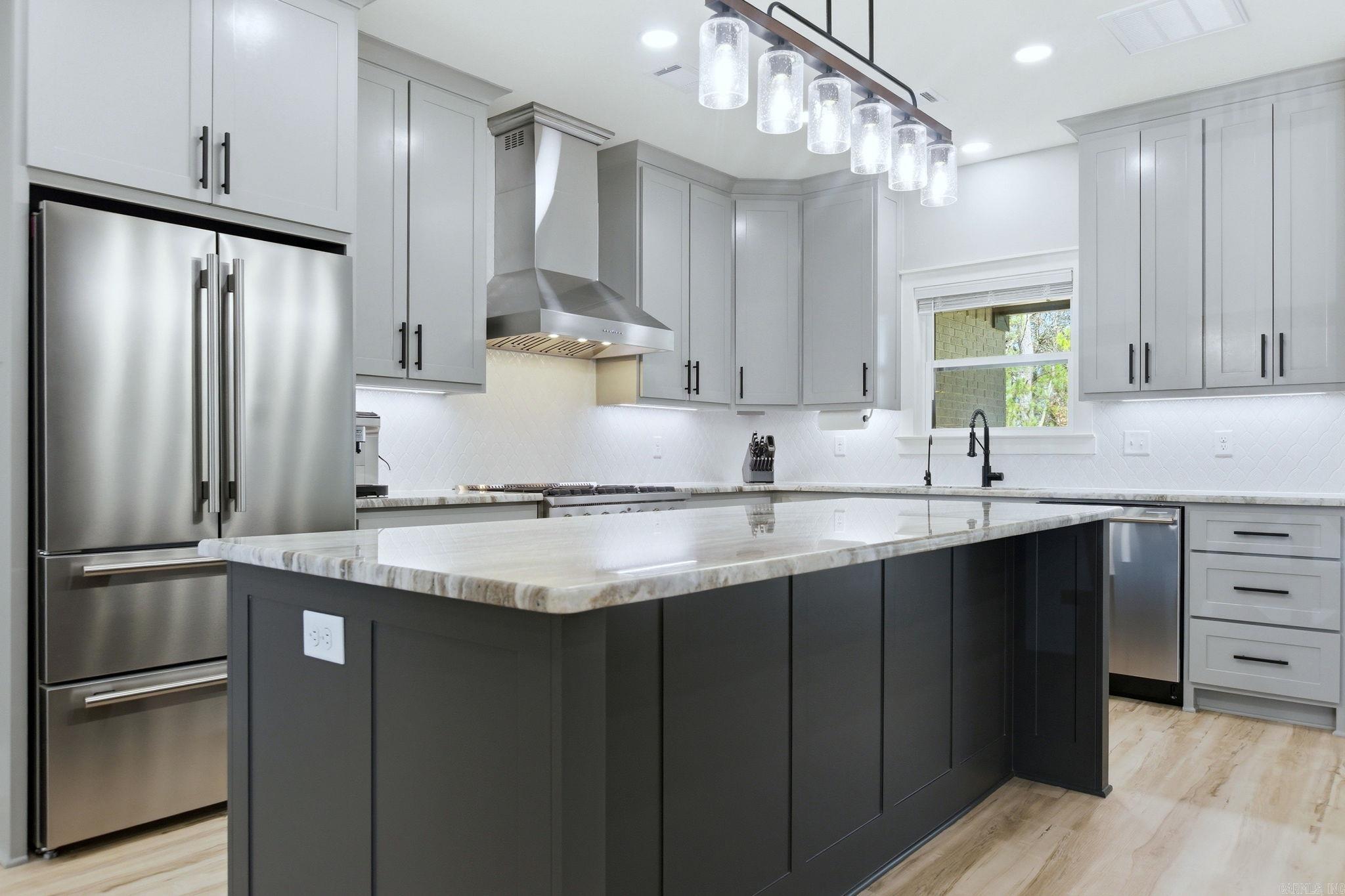 MAJESTIC POINTE - Residential