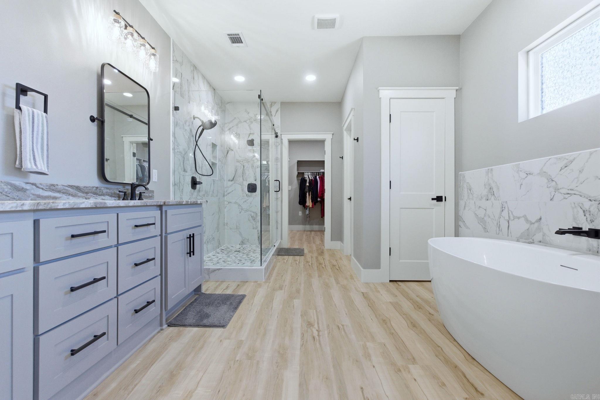 MAJESTIC POINTE - Residential