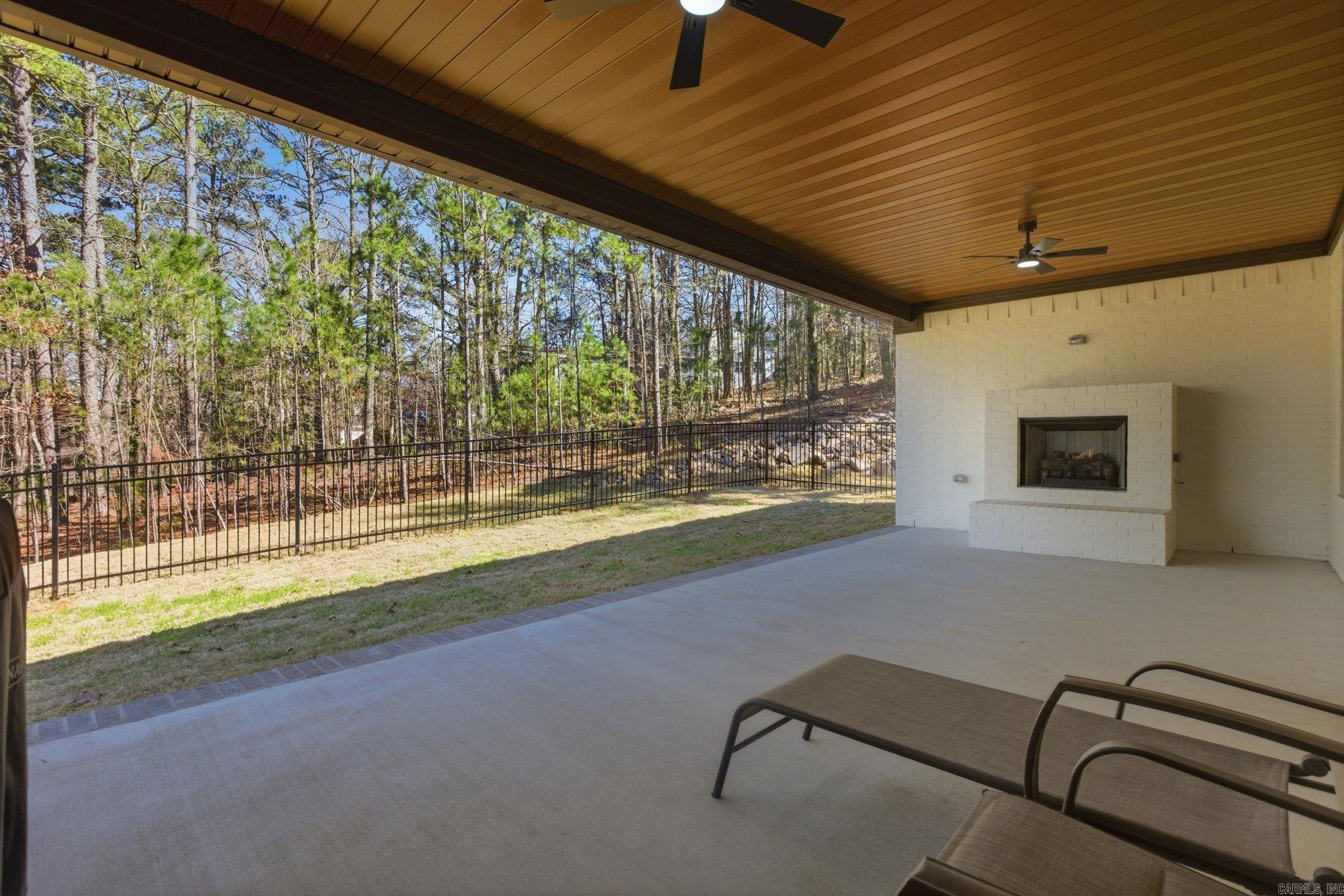 MAJESTIC POINTE - Residential