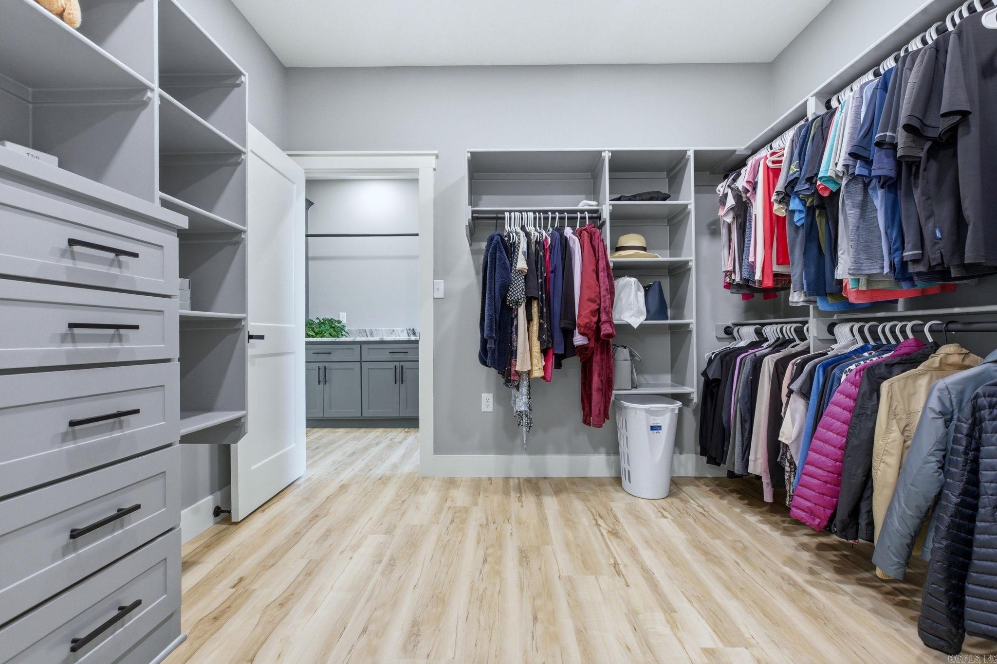 MAJESTIC POINTE - Residential