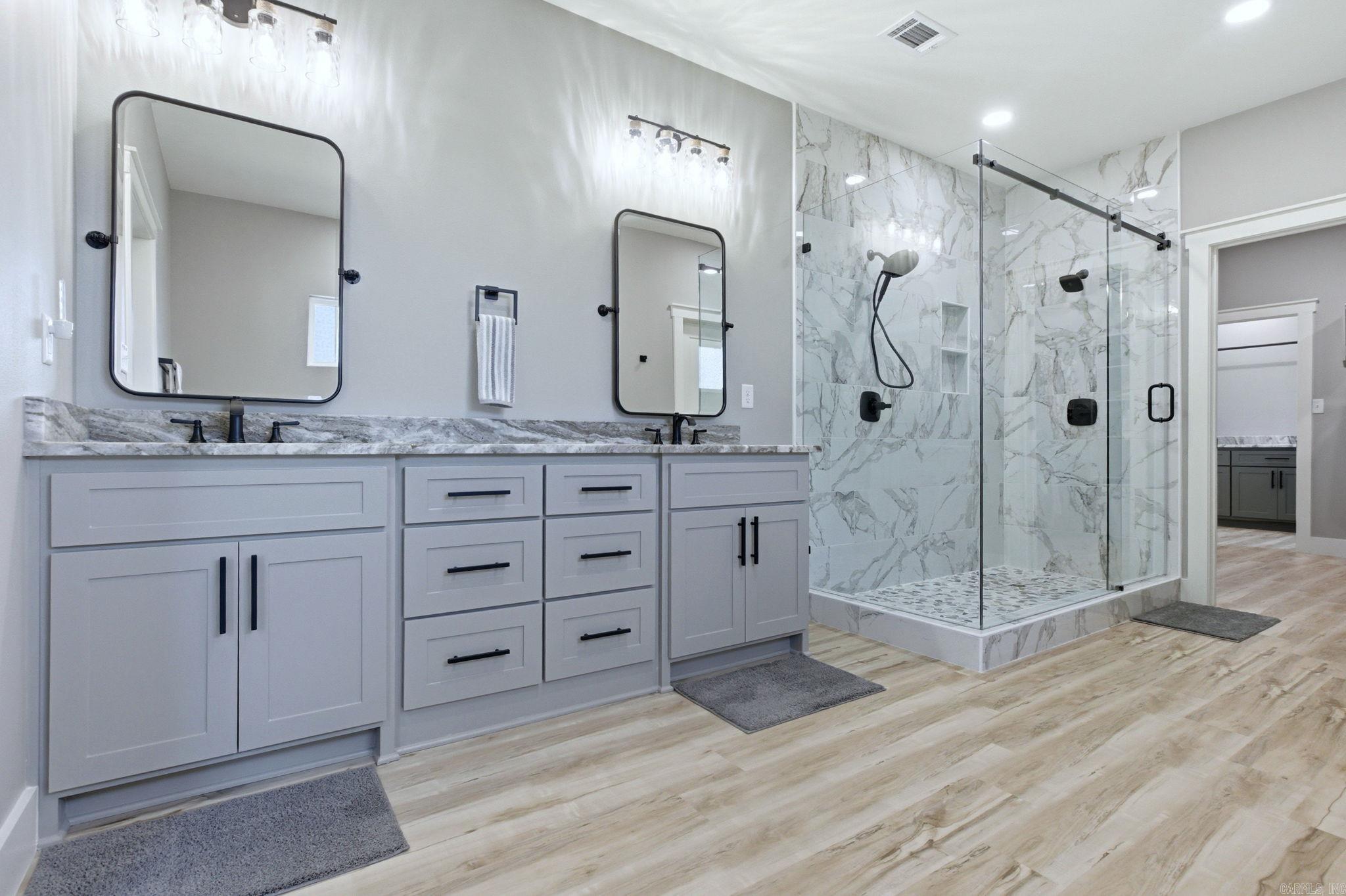 MAJESTIC POINTE - Residential