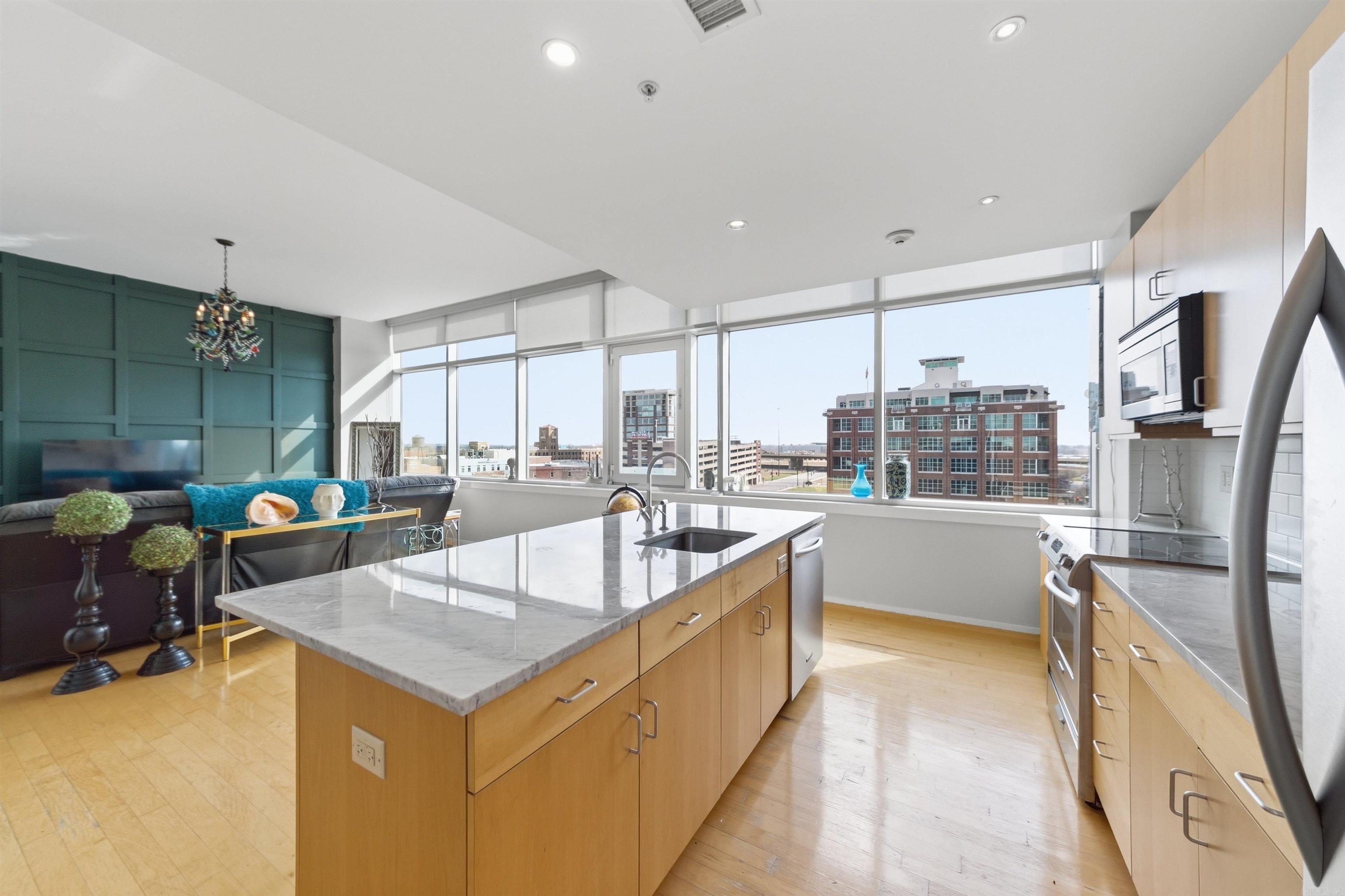 300 THIRD HPR - Residential