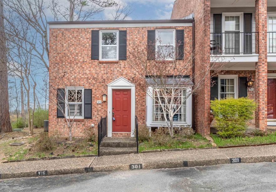 Welcome Home to Andover Square. This condo is an end unit and move in ready. You will find it has been updated with wood flooring, travertine tile and granite counter tops in the kitchen. One of the cleanest condos you'll find in this convenient Midtown area- near restaurants, shopping, groceries, easy access to the Heights neighborhood, Downtown Little Rock, and to I-430. There are 2 assigned parking spaces conveniently located right in front of your unit, plus an adjacent visitor spot.    No Sign. Agents, please see agent remarks.