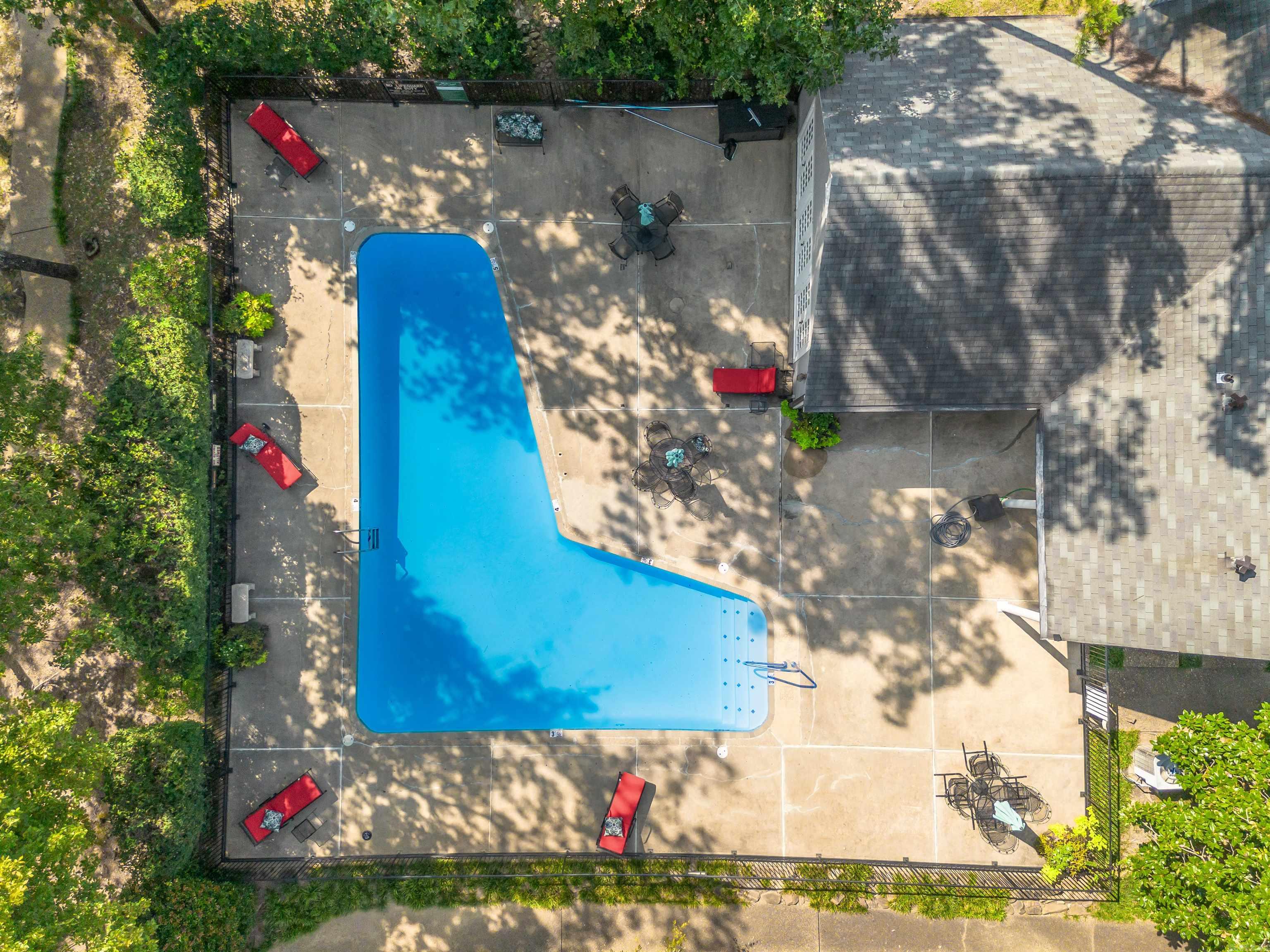 ANDOVER SQUARE - Residential