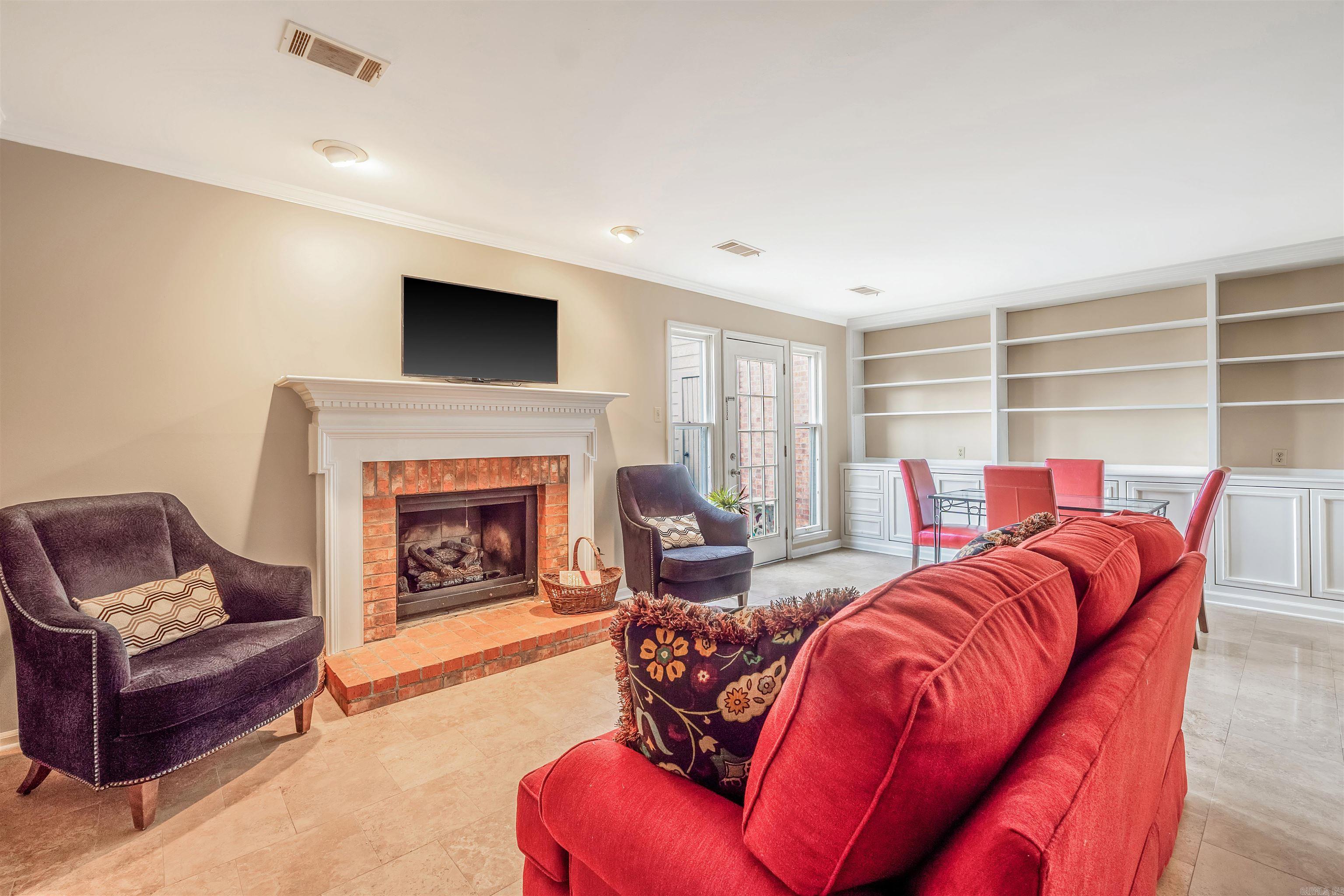 ANDOVER SQUARE - Residential