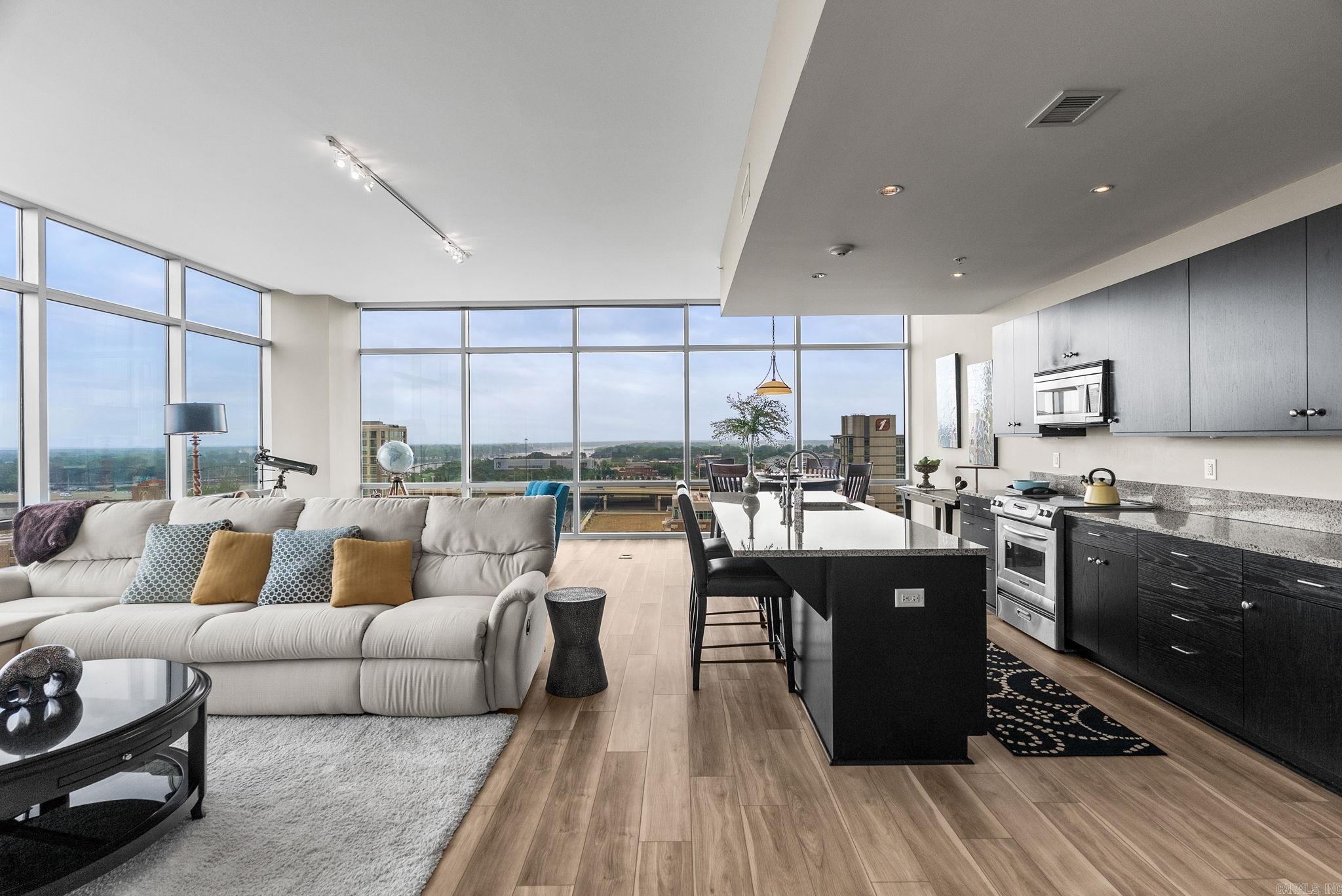 300 THIRD HPR - Residential