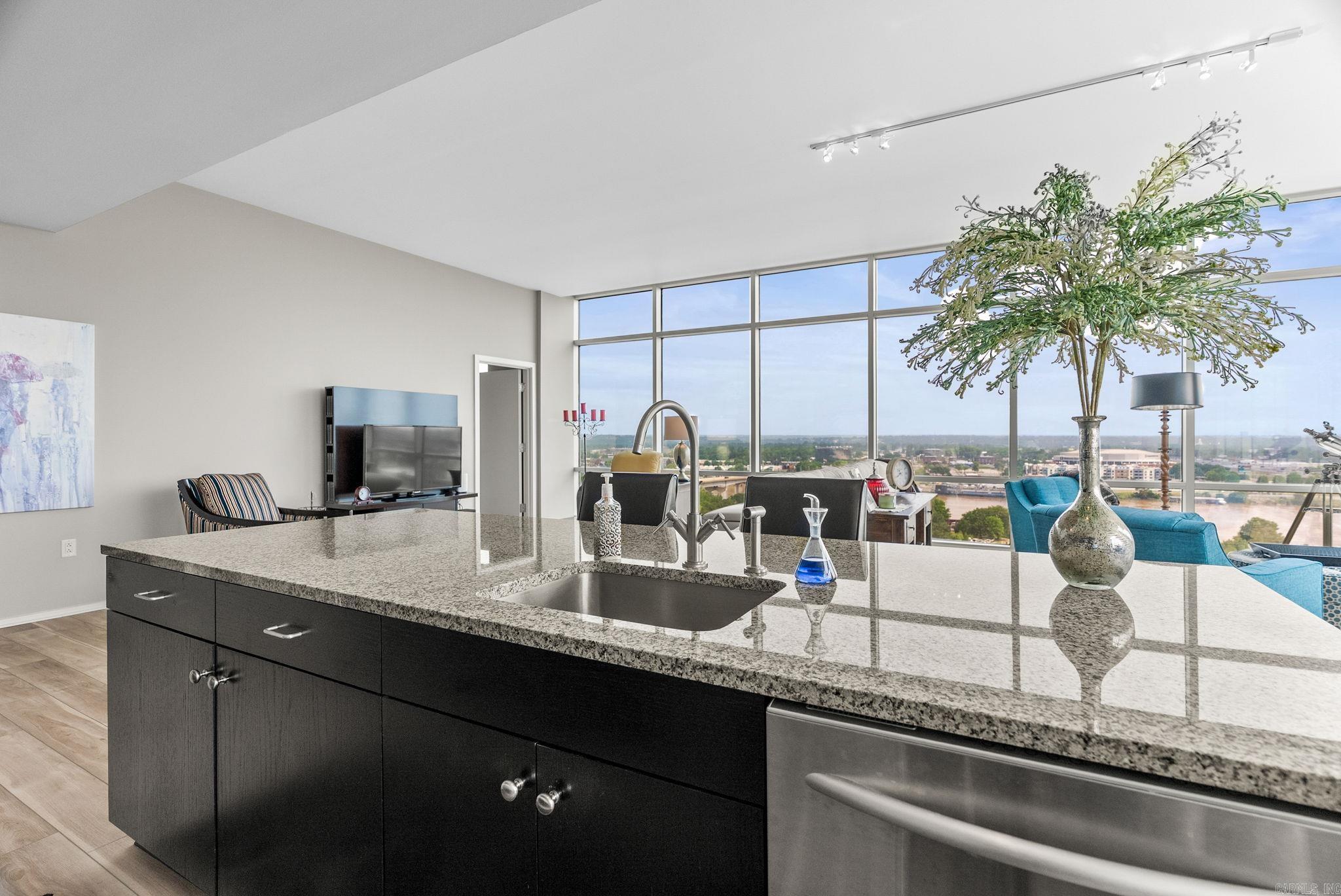 300 THIRD HPR - Residential