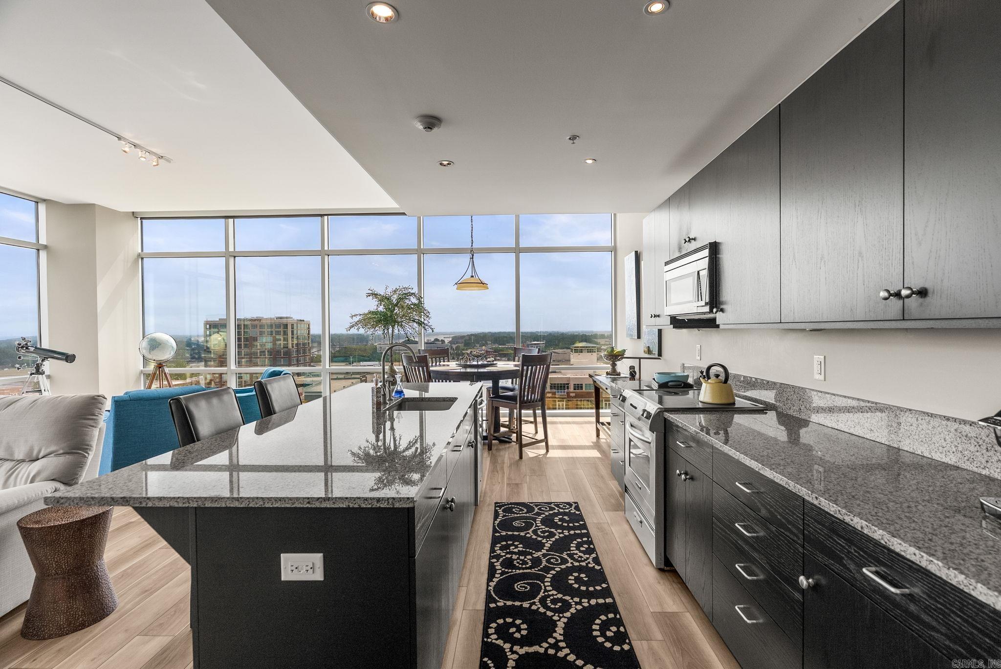 300 THIRD HPR - Residential