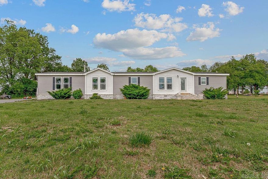 Welcome home to this beautiful 4 bedroom, 3 bathroom property offering 2,464 sq ft of comfortable living space on 2 acres of land! Plenty of room for the whole family Open, inviting spaces perfect for gatherings Move-in ready – no waiting, just unpack and enjoy Expansive outdoor space with endless possibilities Whether you’re hosting holidays, enjoying quiet evenings, or making lifelong memories, this home has the space and setting to make it all happen.
