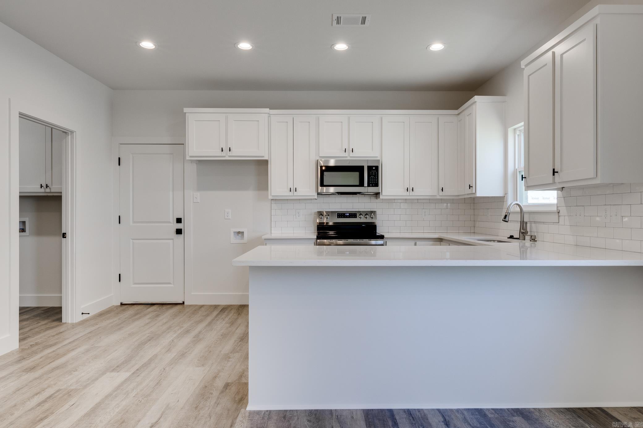 EAST MEADOW - Residential