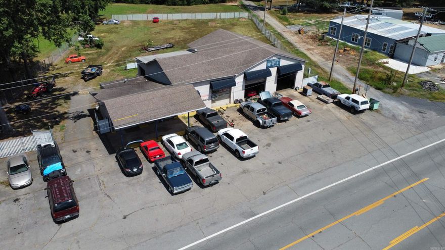 This large commercial building is in a prime location with high traffic count for your new or growing business. 4,000 sq ft building with 2 large overhead doors, sitting on a large corner 1 acre lot.