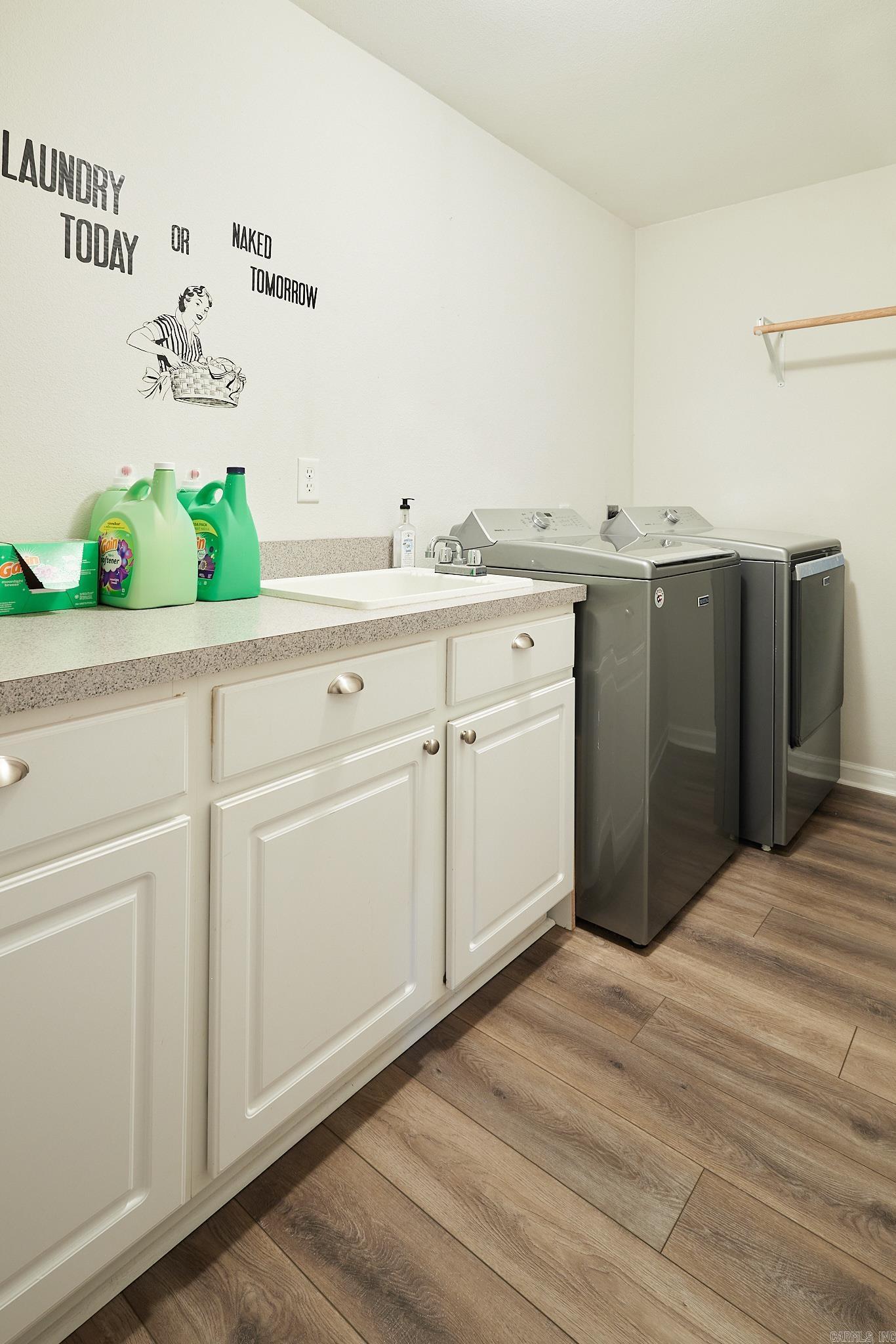 LONGHILLS VILLAGE - Residential