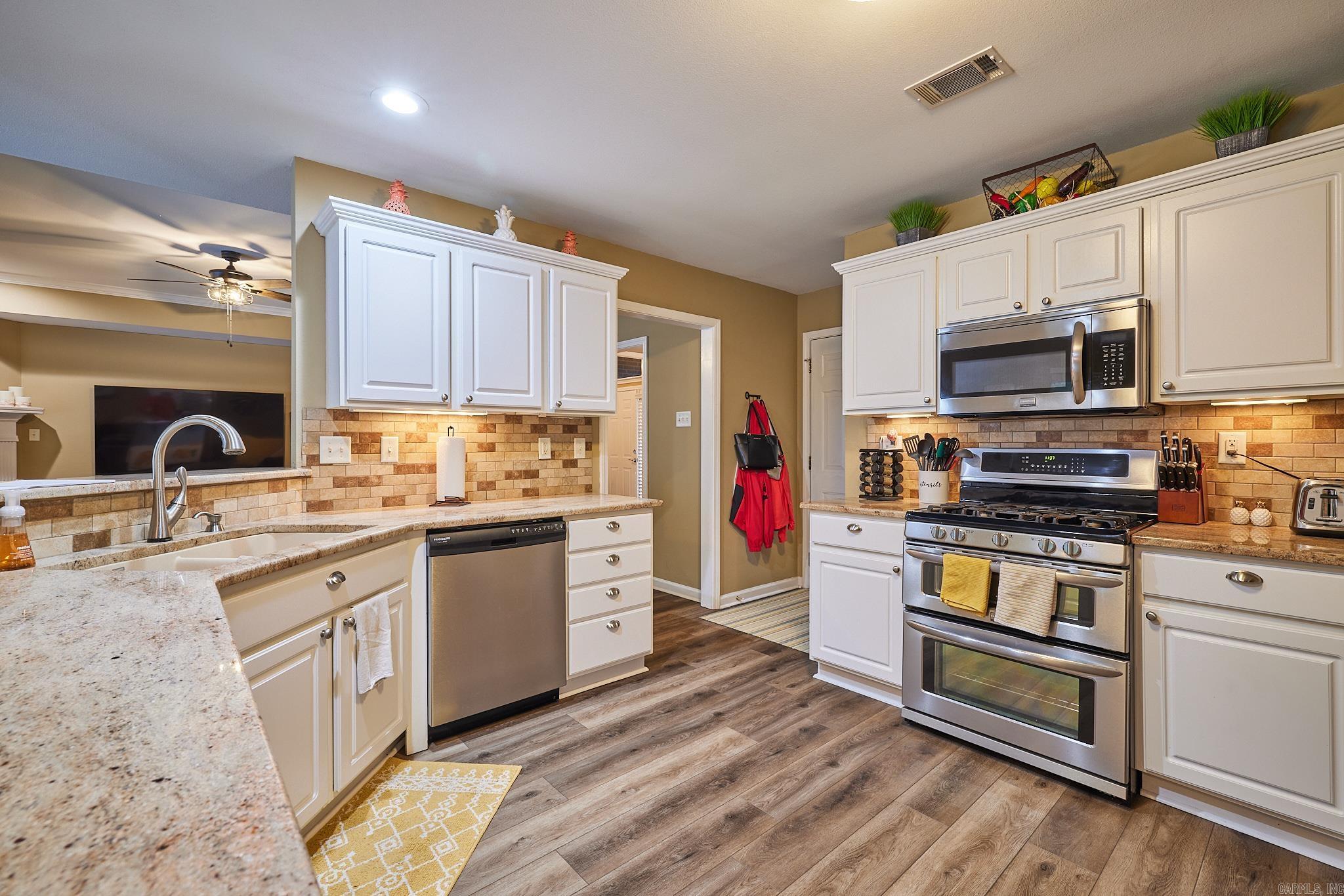 LONGHILLS VILLAGE - Residential