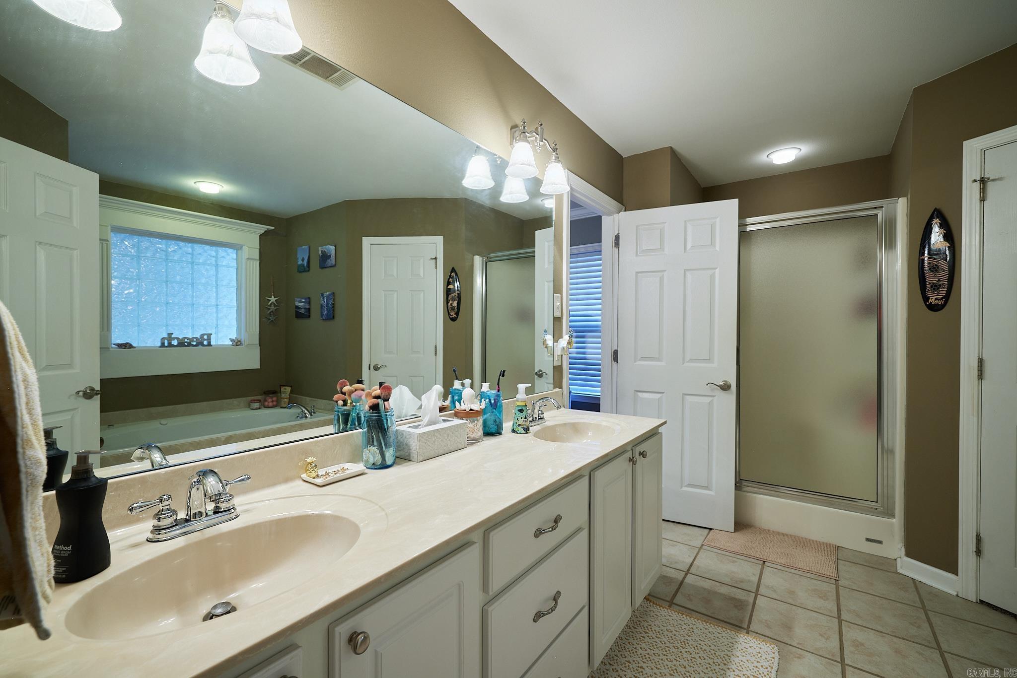 LONGHILLS VILLAGE - Residential