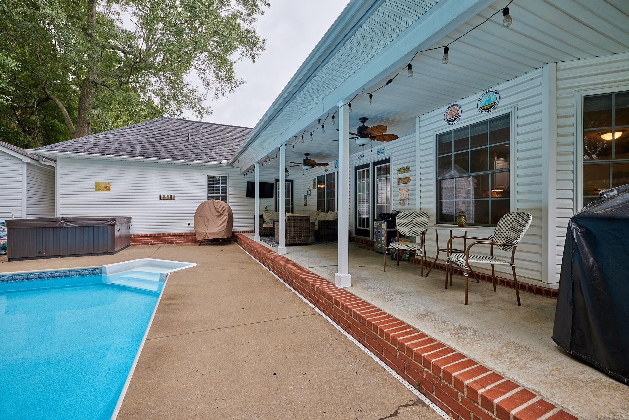 LONGHILLS VILLAGE - Residential