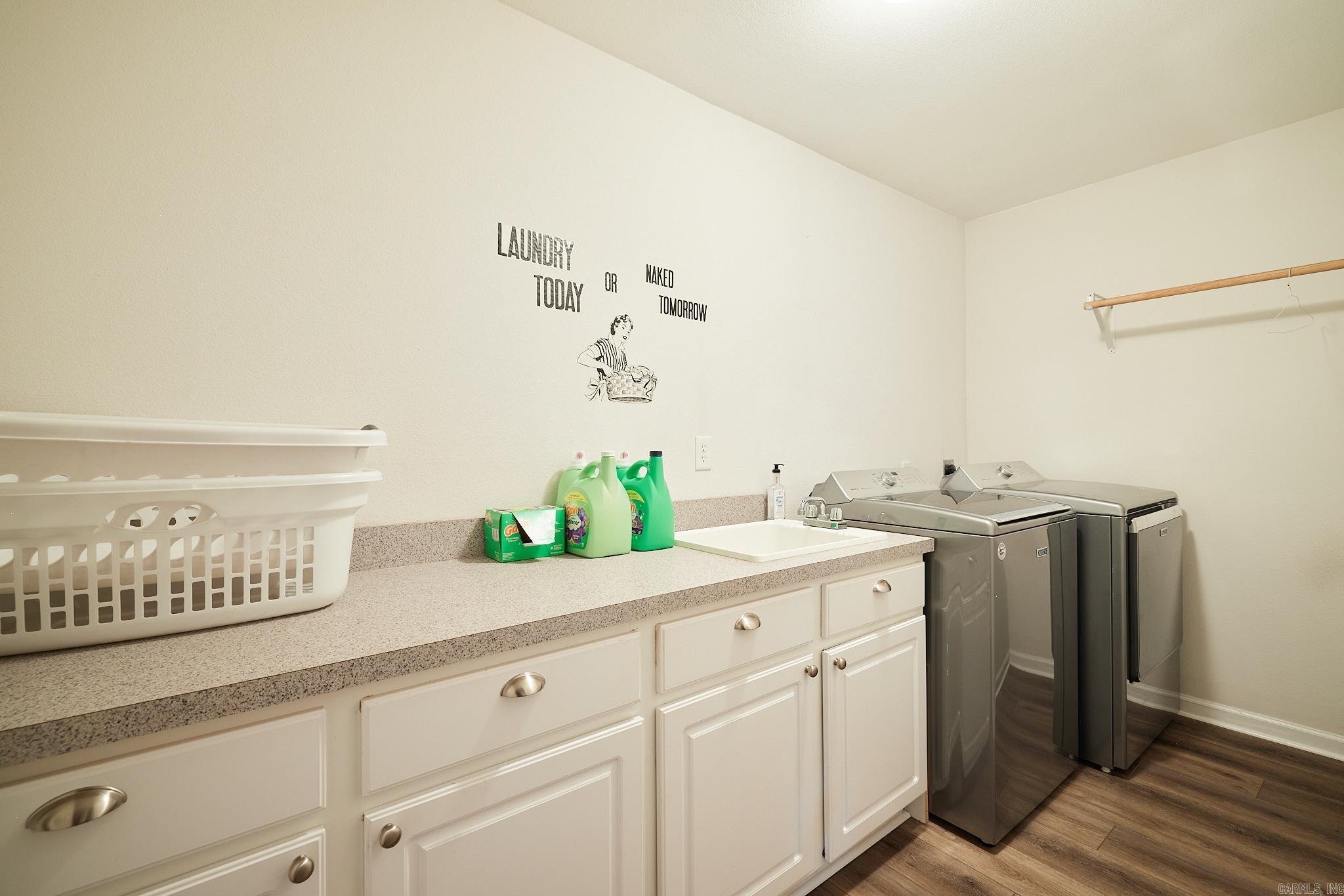 LONGHILLS VILLAGE - Residential