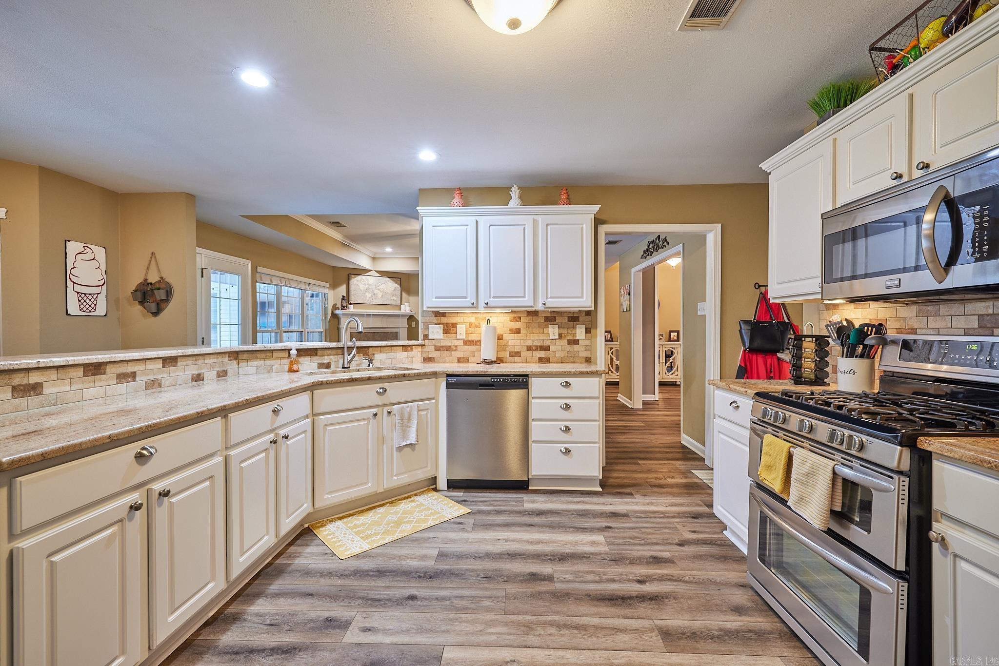 LONGHILLS VILLAGE - Residential