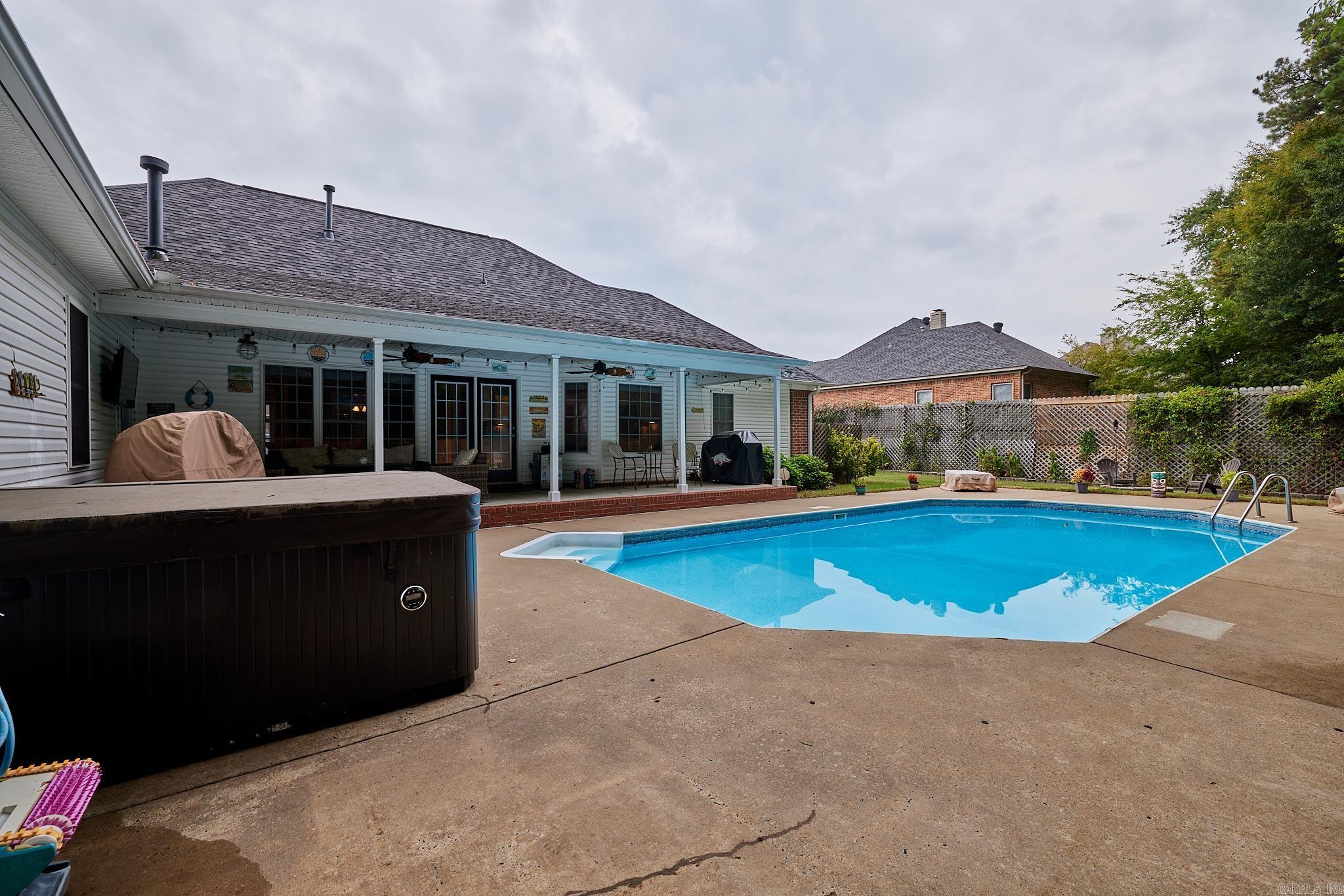 LONGHILLS VILLAGE - Residential