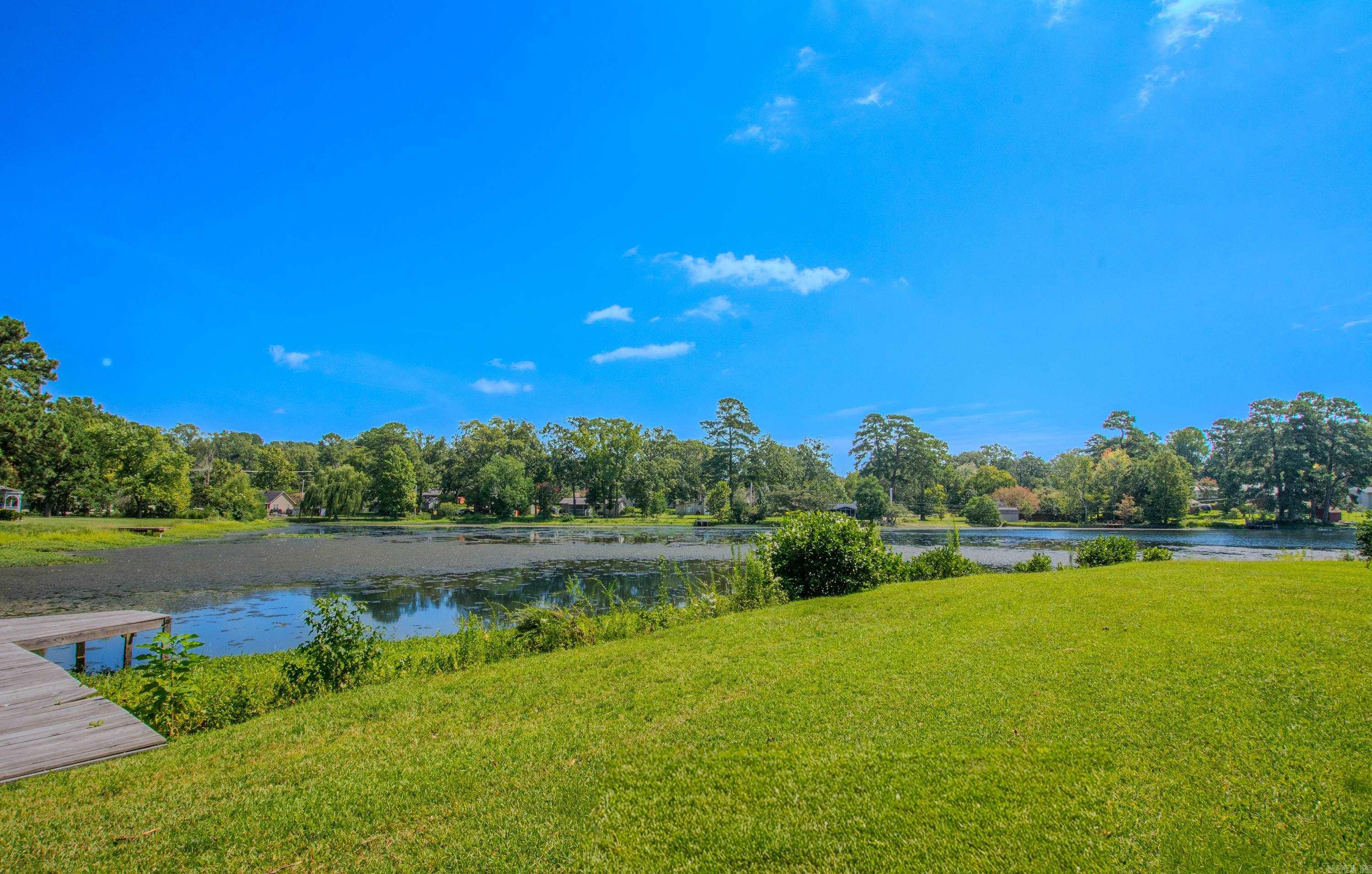 BEAUTIFUL LAKEVIEW - Residential
