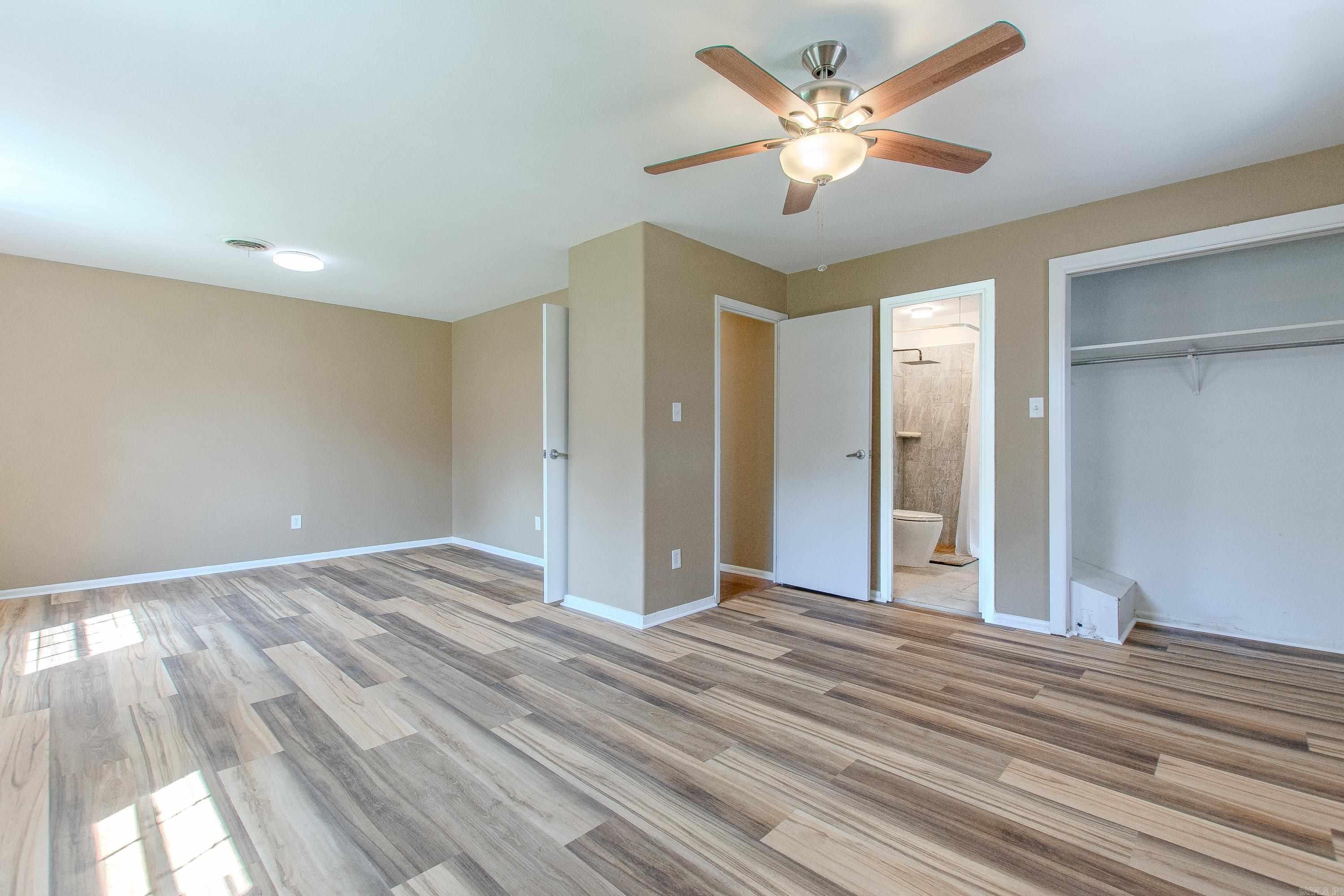 BEAUTIFUL LAKEVIEW - Residential