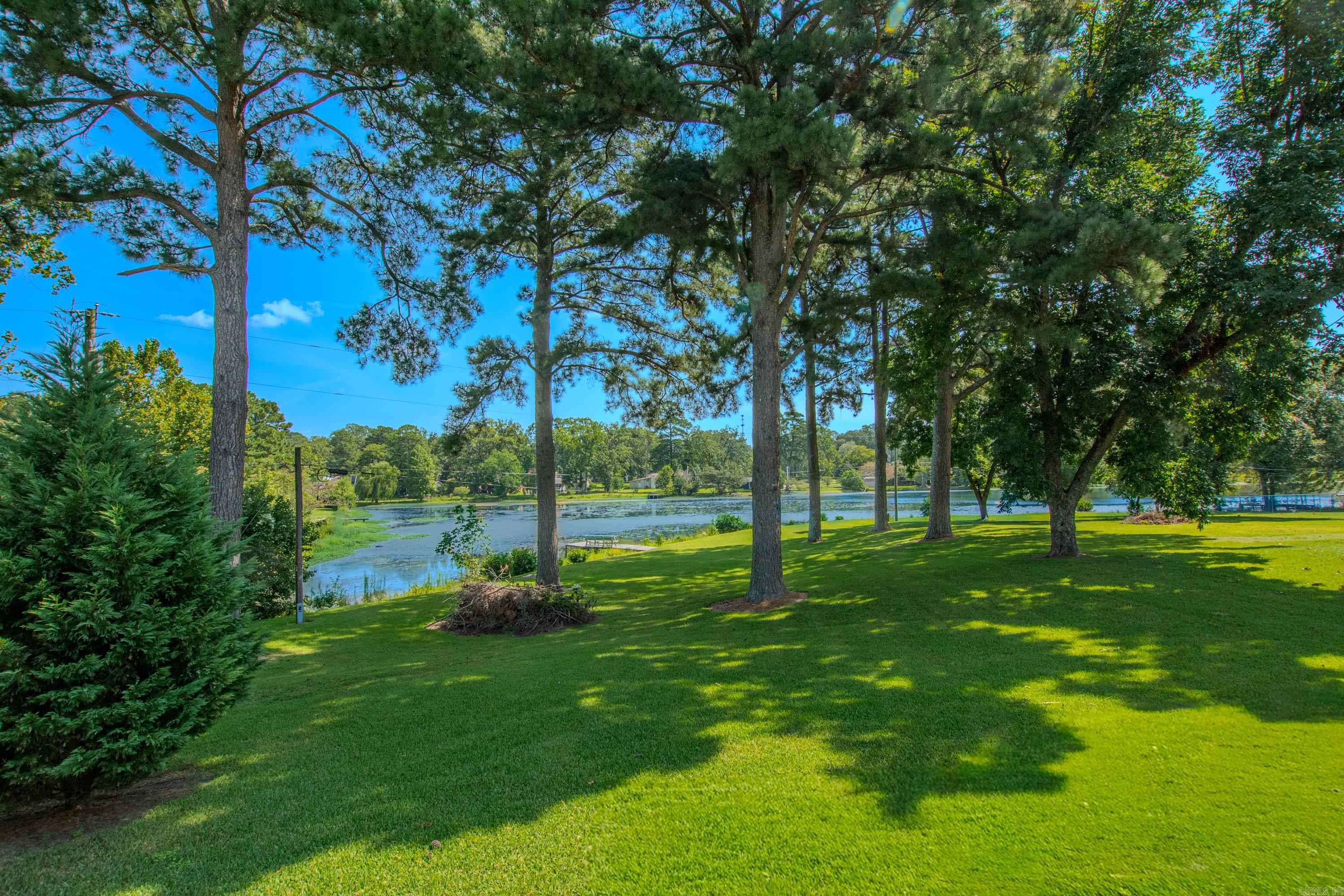 BEAUTIFUL LAKEVIEW - Residential