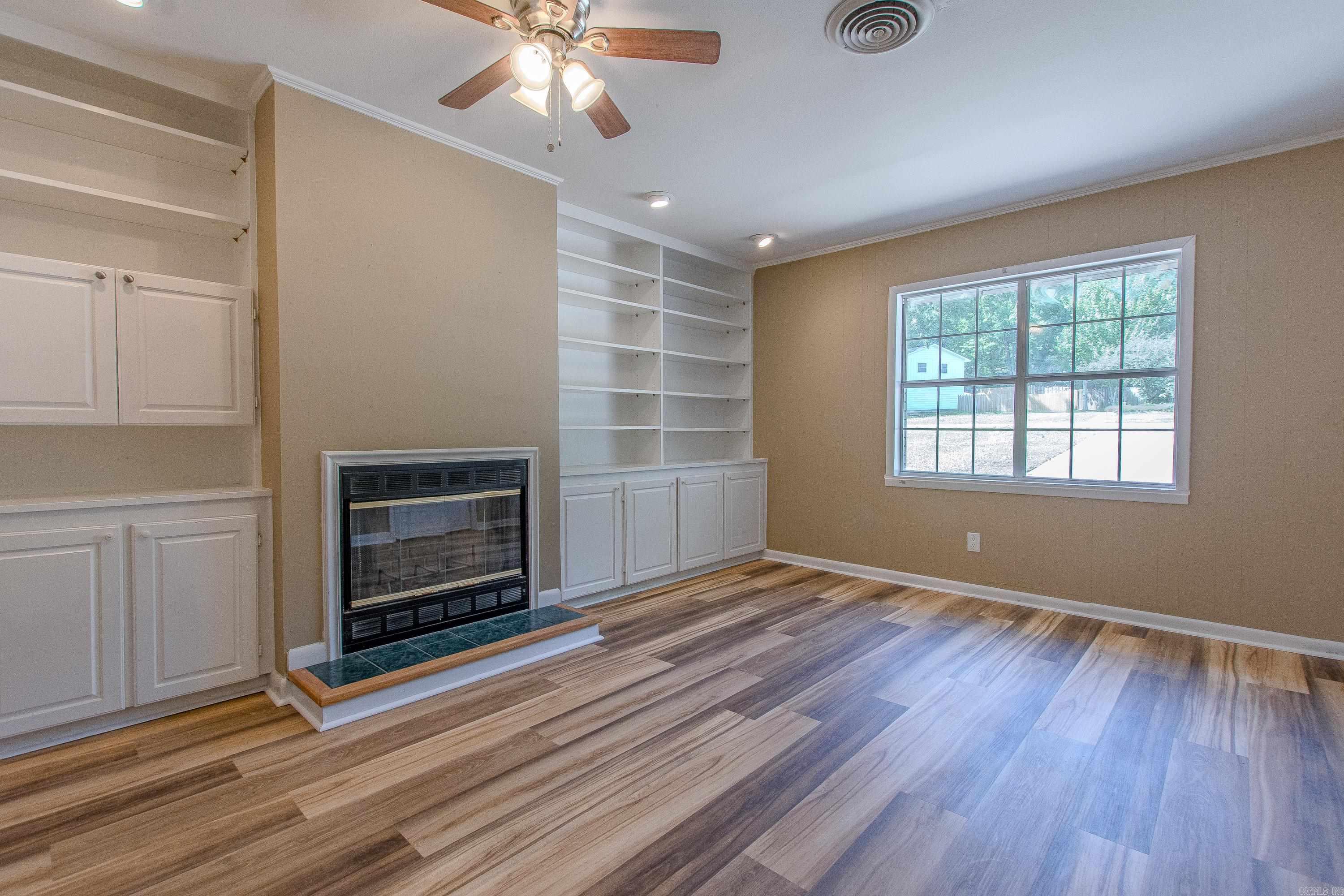 BEAUTIFUL LAKEVIEW - Residential
