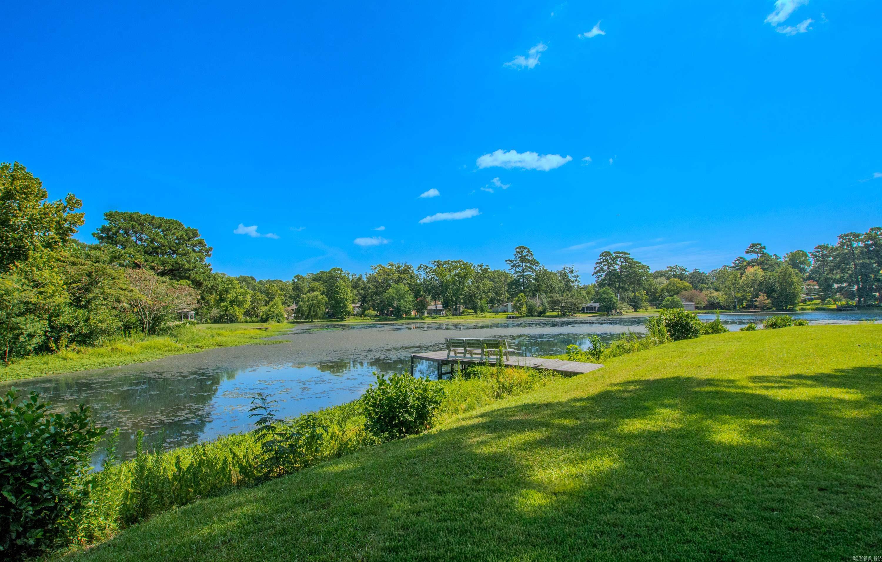 BEAUTIFUL LAKEVIEW - Residential