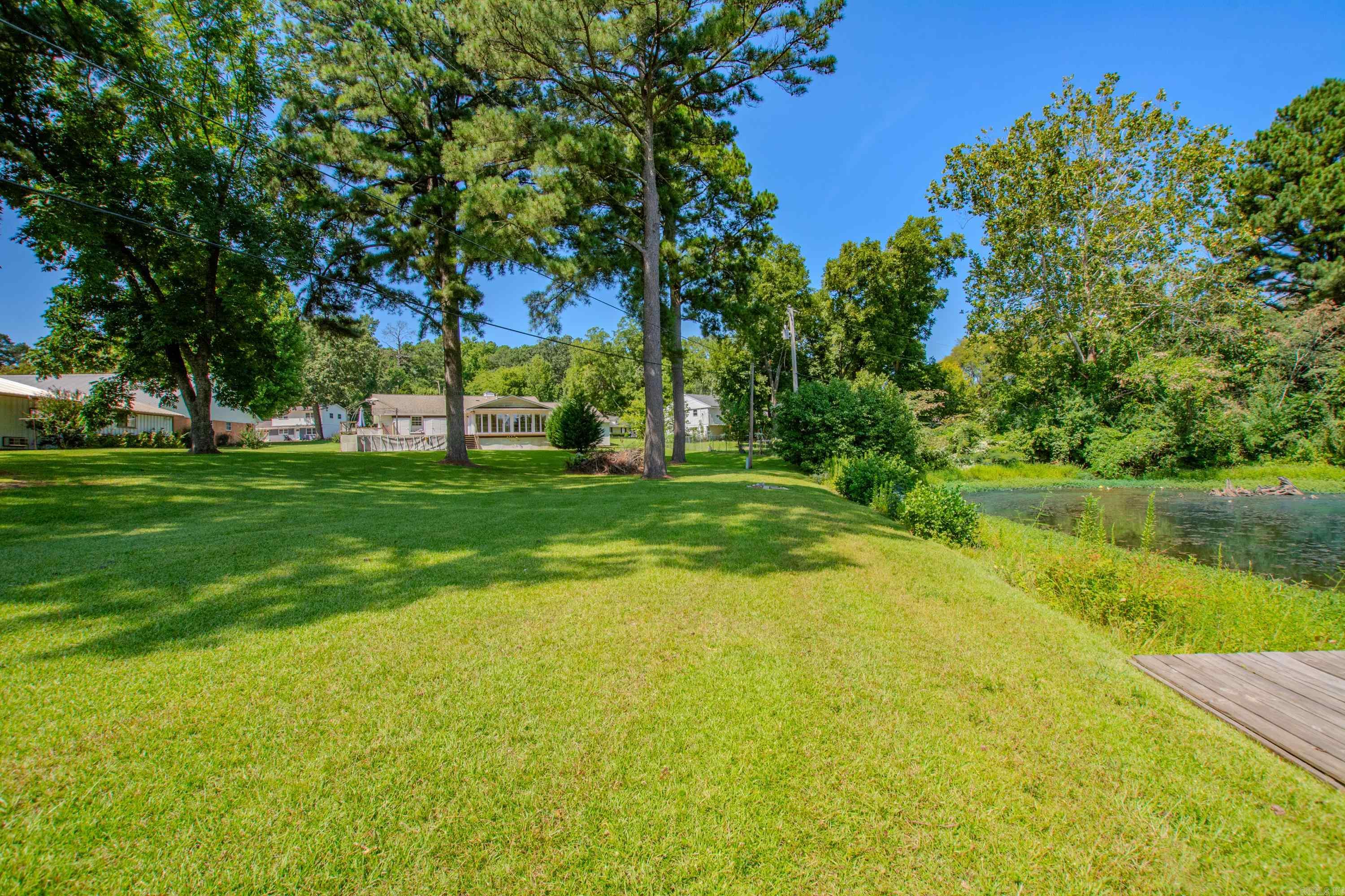 BEAUTIFUL LAKEVIEW - Residential