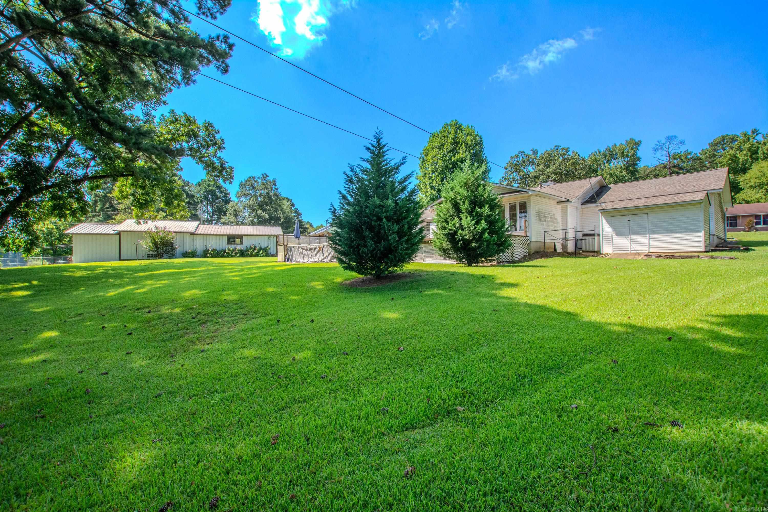 BEAUTIFUL LAKEVIEW - Residential
