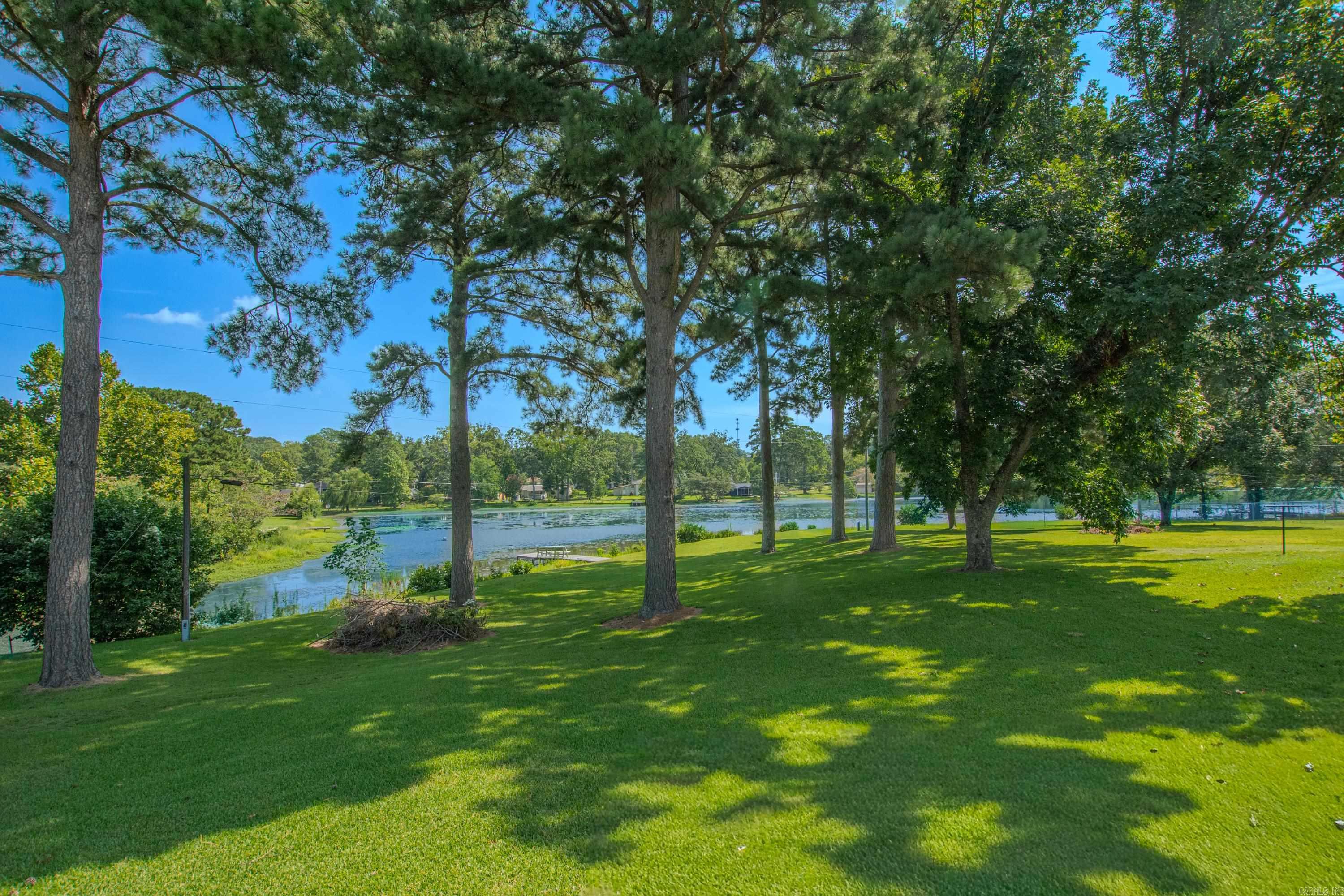 BEAUTIFUL LAKEVIEW - Residential