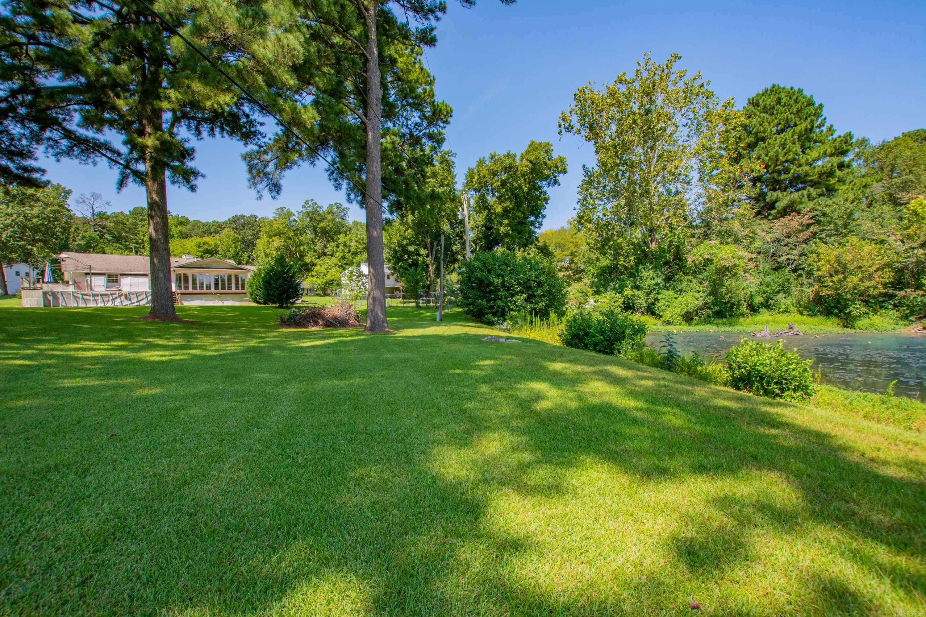 BEAUTIFUL LAKEVIEW - Residential