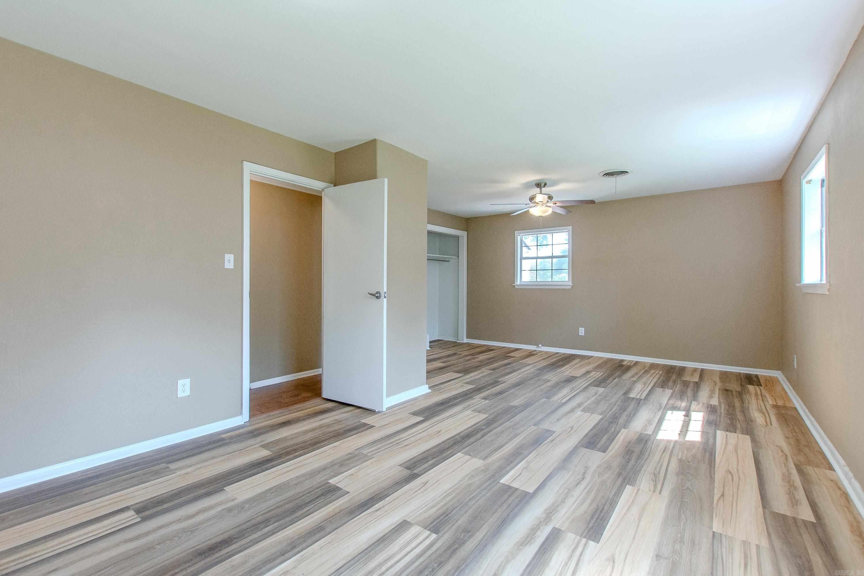 BEAUTIFUL LAKEVIEW - Residential