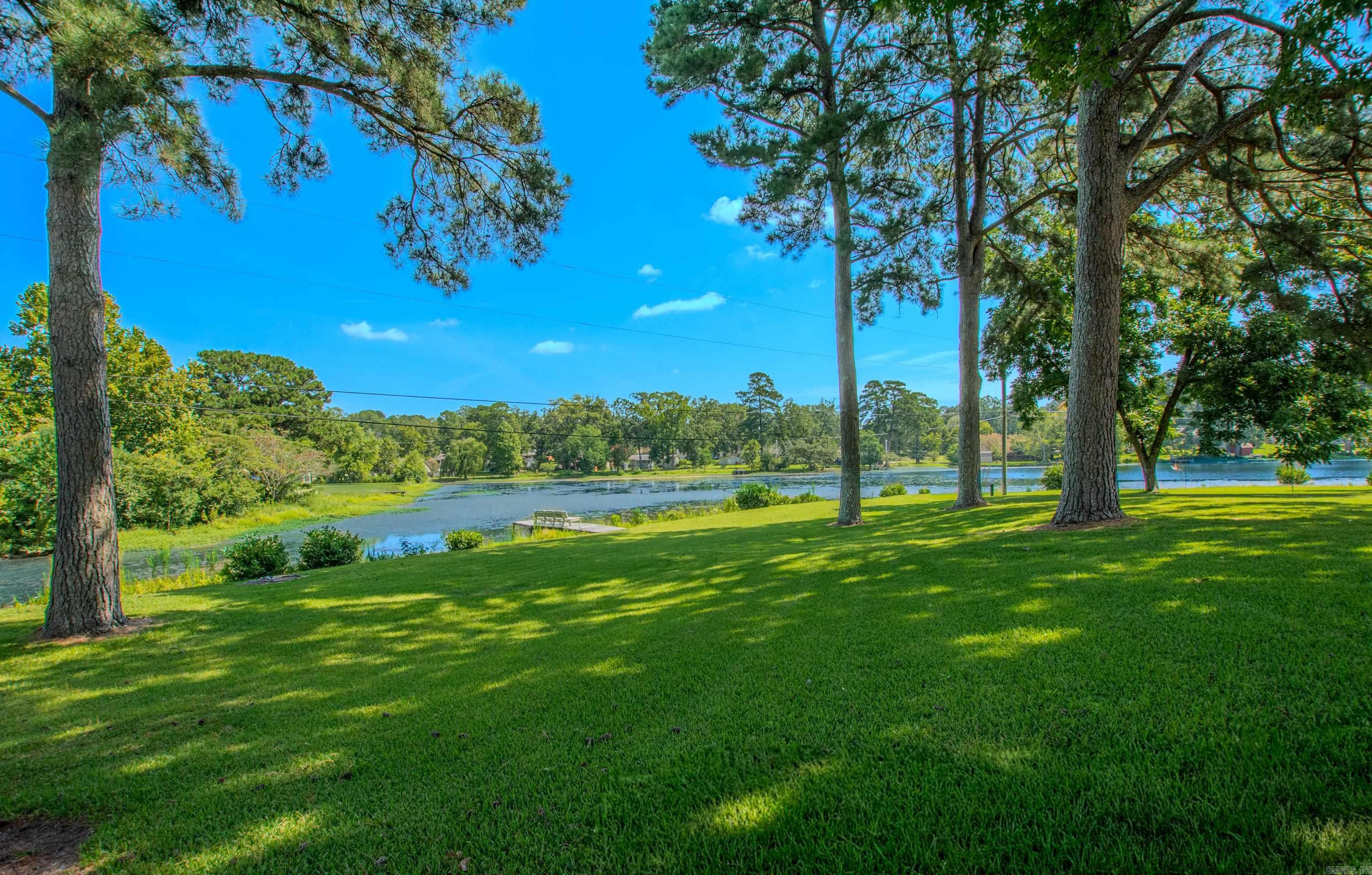 BEAUTIFUL LAKEVIEW - Residential